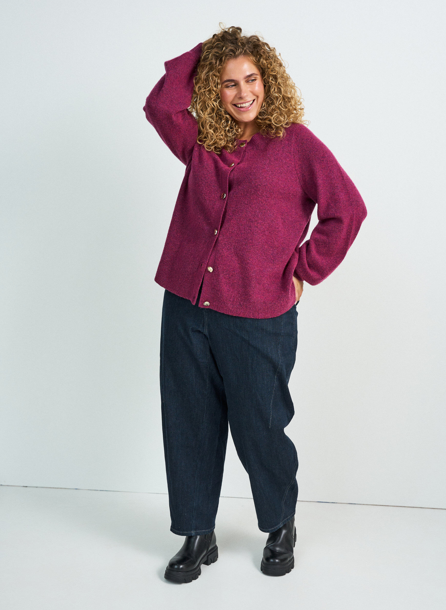 ZizzifashionCardigan in soft knit with gold-coloured buttons, Red, Model image number 1