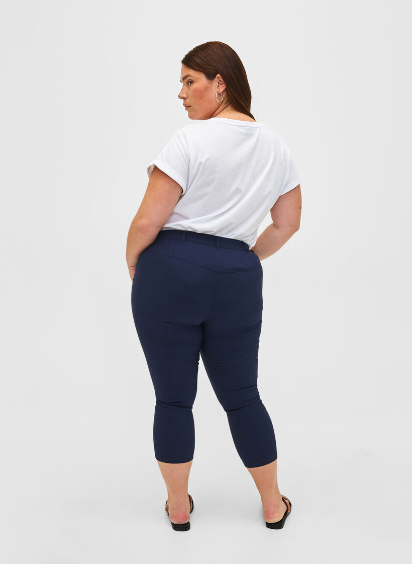 Close-fitting capri trousers in viscose blend, Blue, Model image number 1