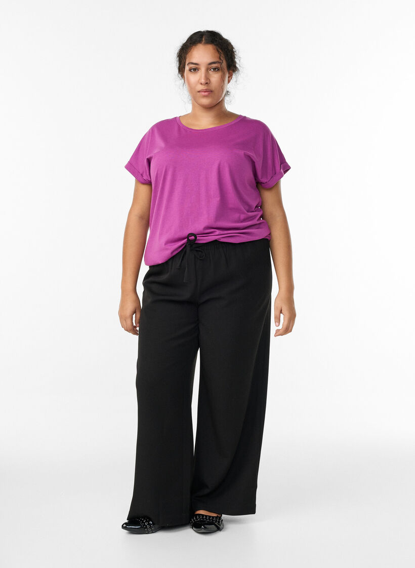 Short-sleeved t-shirt in a cotton blend, Purple, Model image number 1