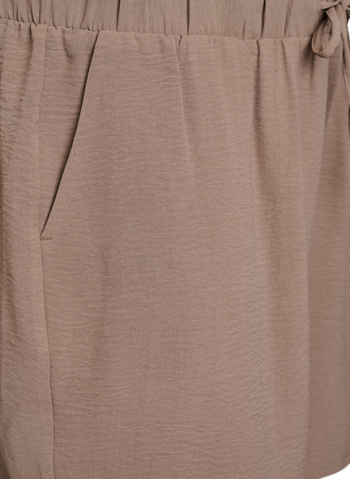 Shorts with pockets and elastic waistband, Brown, Packshot image number 2