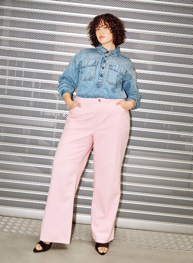 Myra jeans in coloured denim with wide fit and textured pattern, Red, Image image number 0