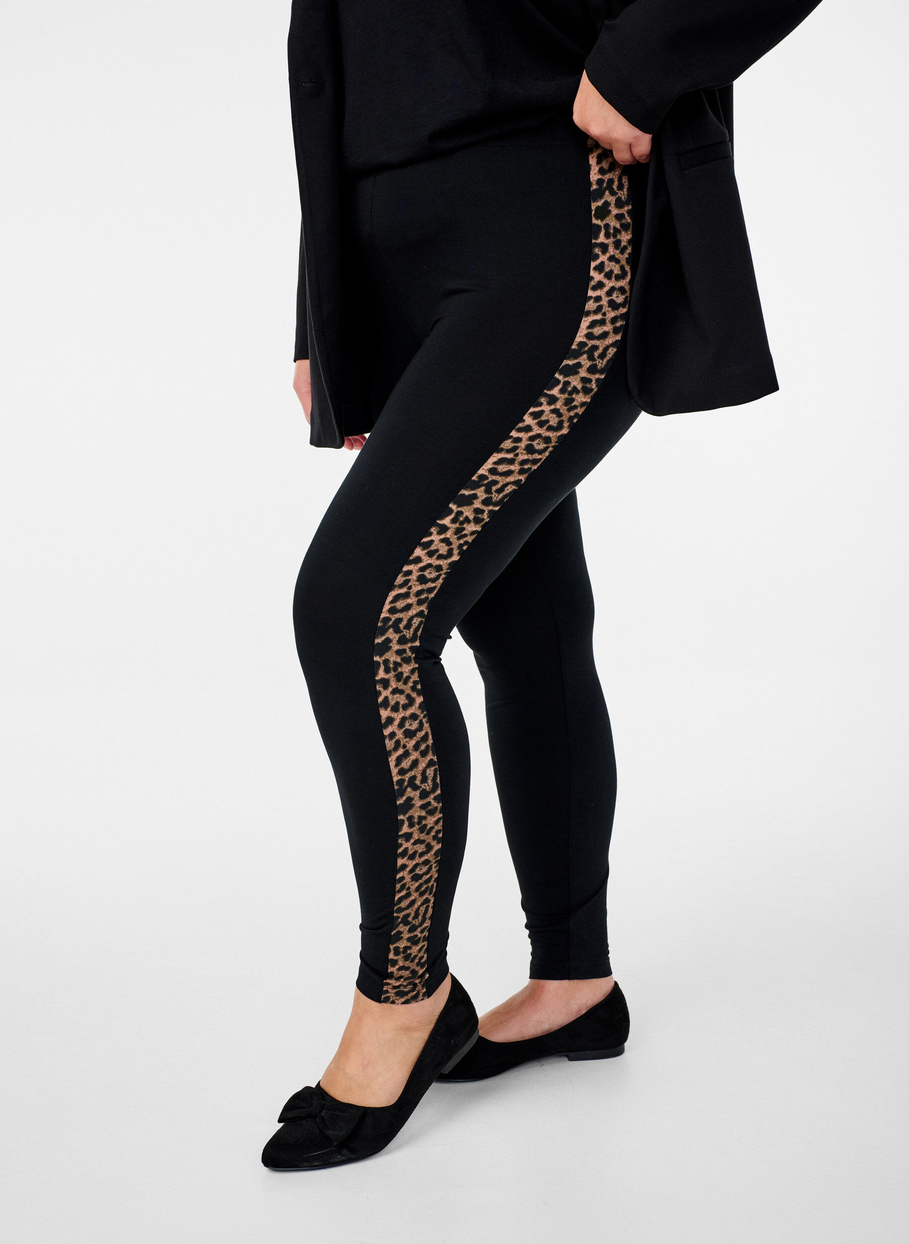 Zizzifashion Viscose leggings with leopard print stripe, Black W. Leo, Model image number 0