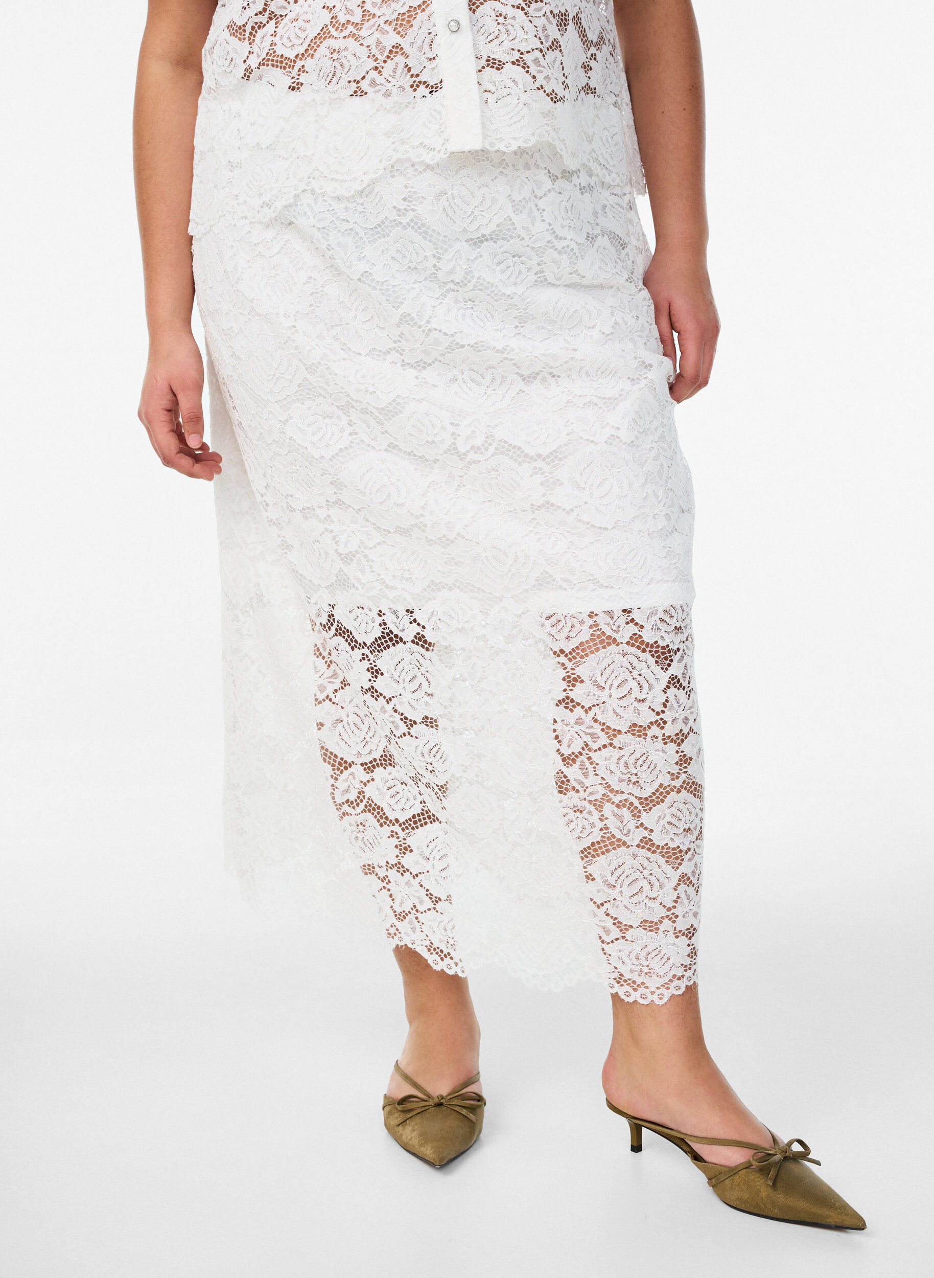 Lace midi skirt with an elasticated waist, White, Model