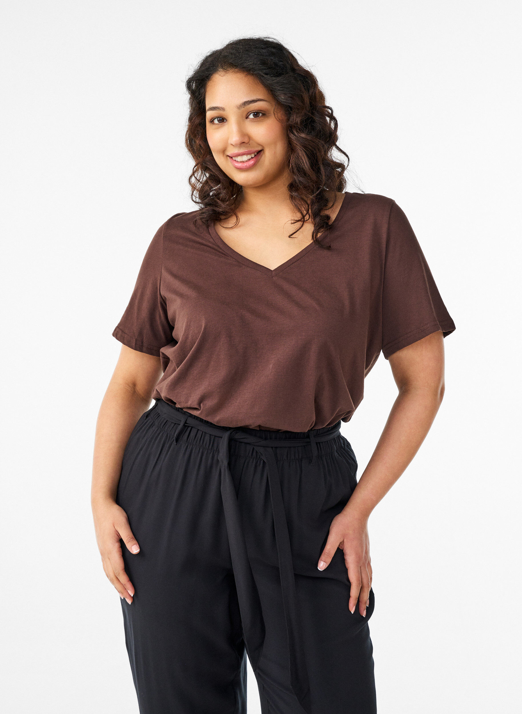 V-neck T-shirt, Brown, Model