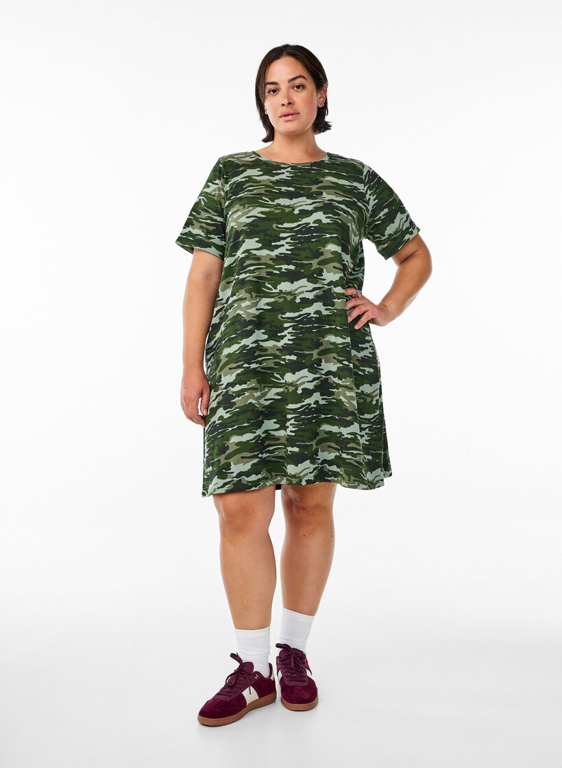 Short T-shirt dress in cotton jersey, Green, Model image number 1