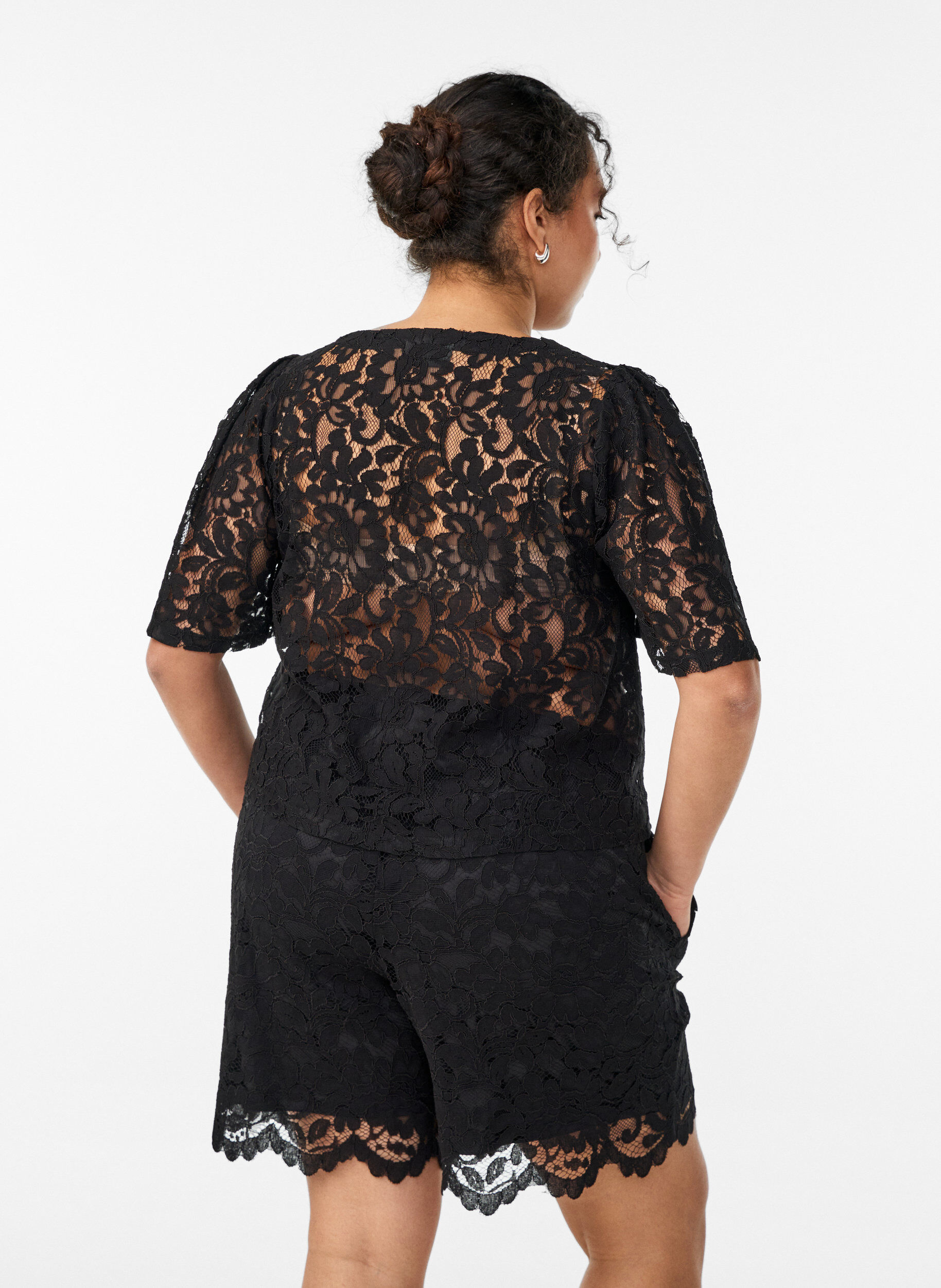 Zizzifashion Lace shorts with high waist and pockets, Black, Model image number 2