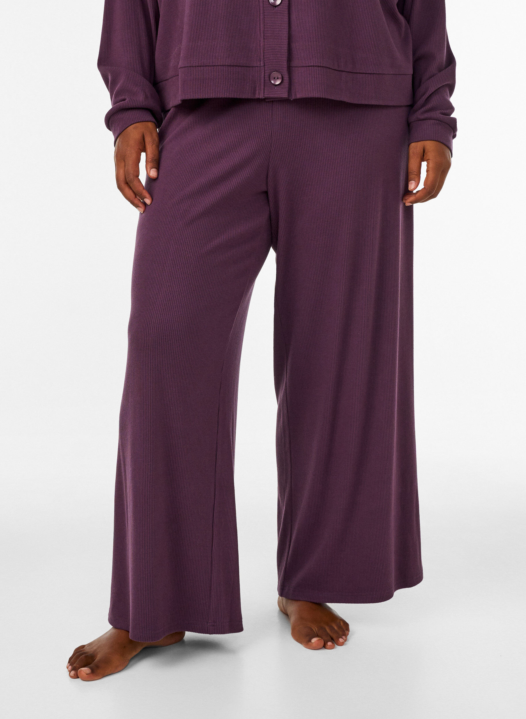 Ribbed jersey trousers with wide legs, Purple, Model