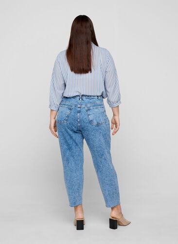 Mille mom fit jeans in cotton, Blue denim, Model image number 1