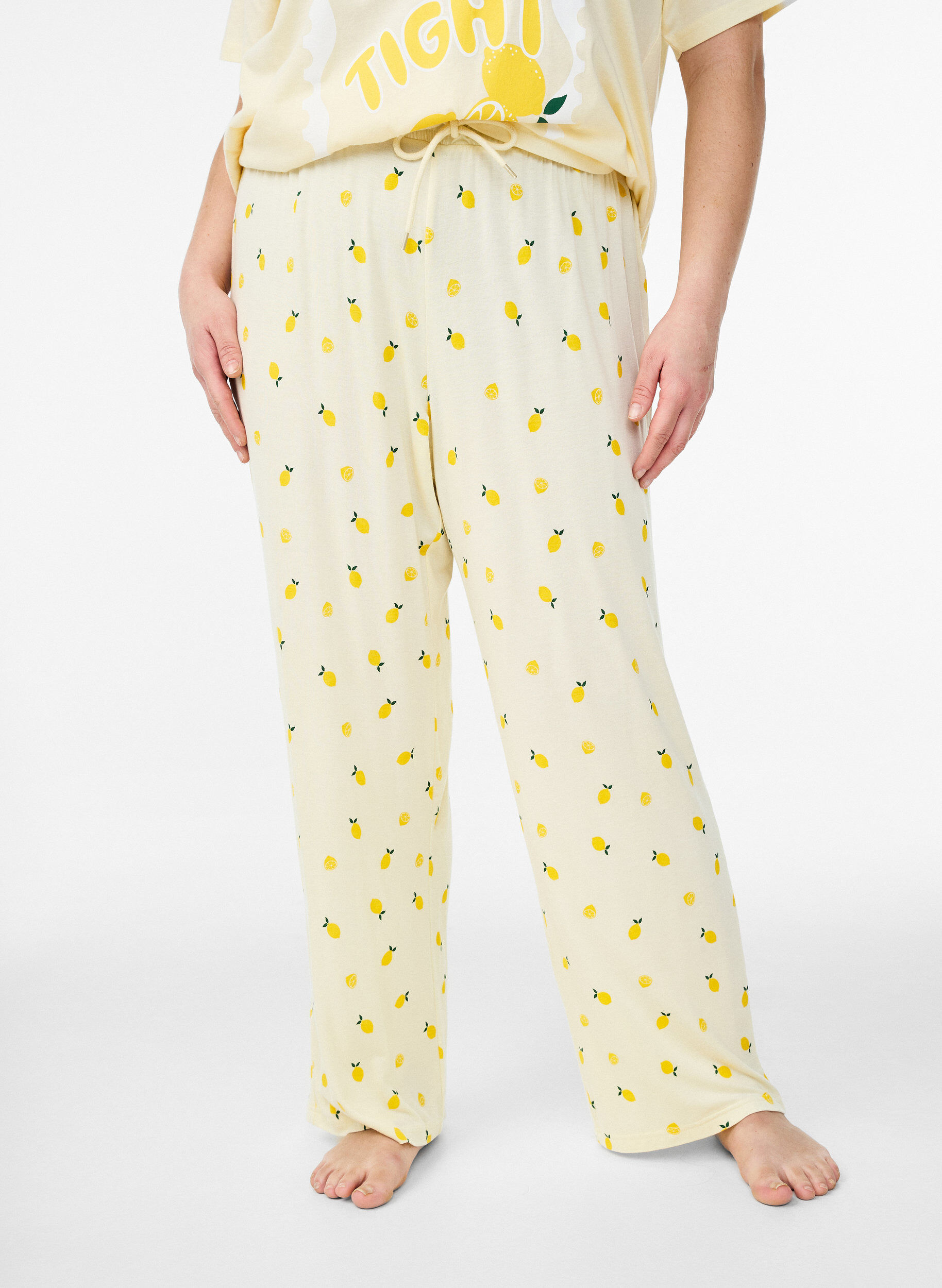 Zizzifashion Pyjama trousers in soft jersey with high waist and fruit print, Yellow, Model image number 2