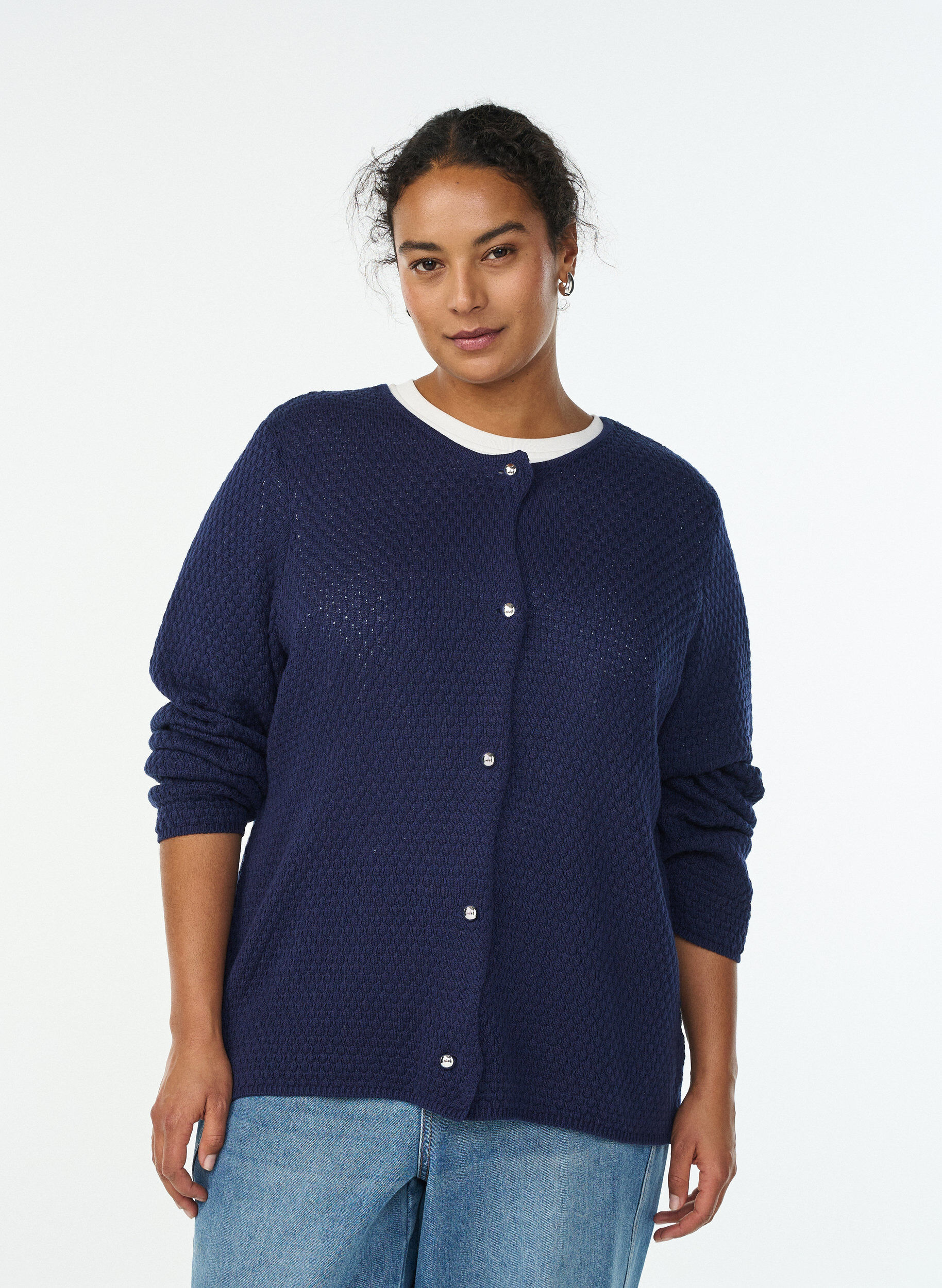 Structured knit cardigan with ball-shaped buttons, Blue, Model