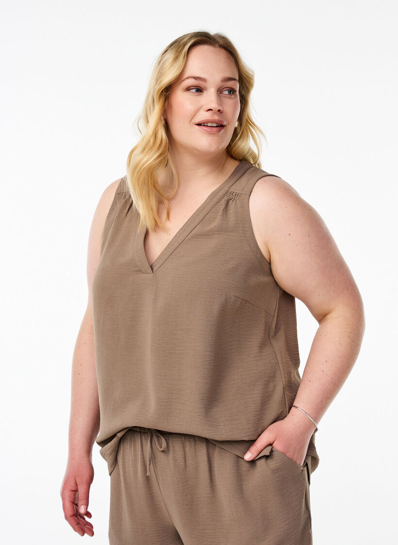 Sleeveless top with wrinkle details, Brown, Model image number 0