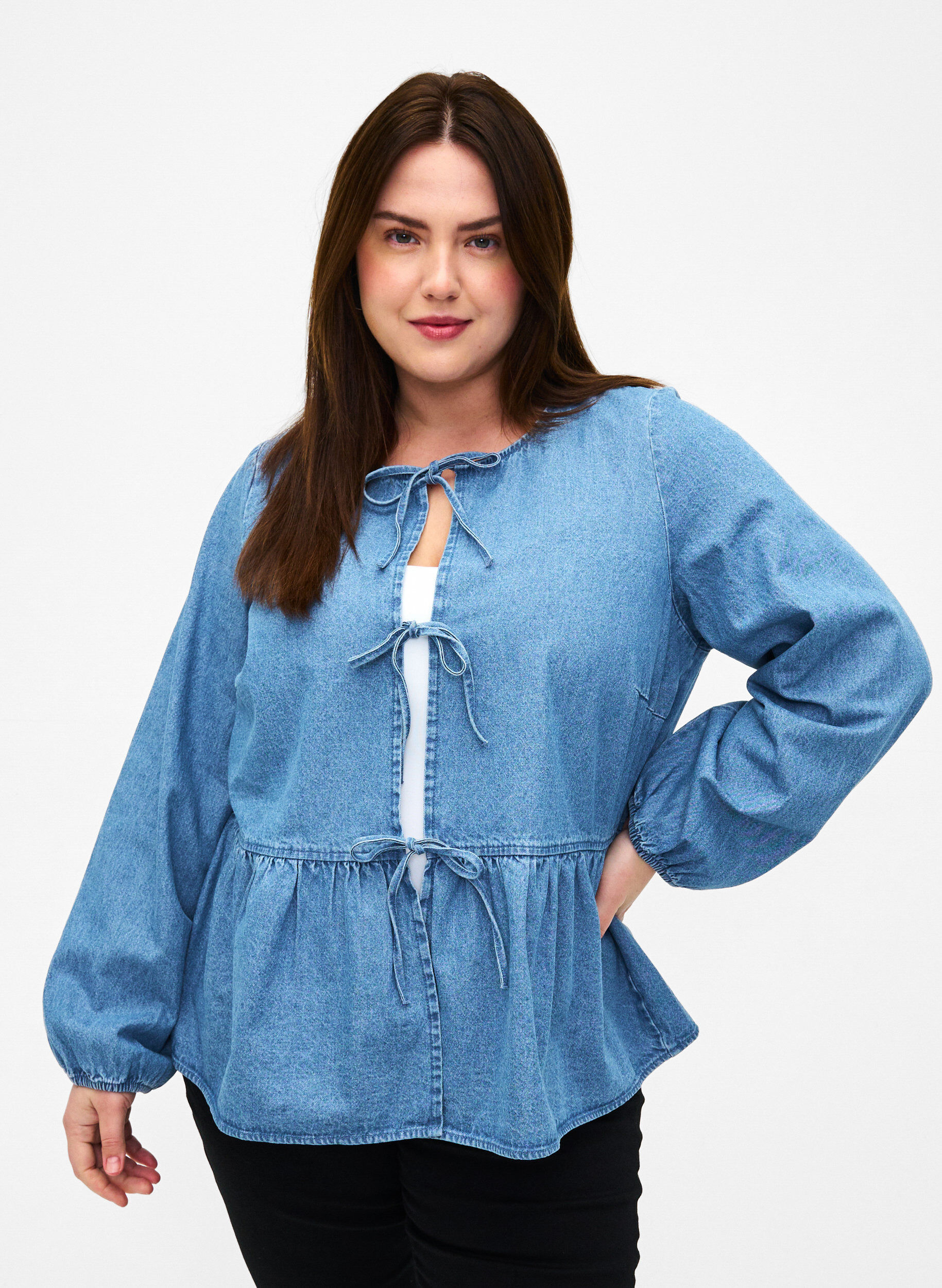 Zizzifashion Denim peplum blouse with tie fastening, Light Blue Denim, Model image number 0