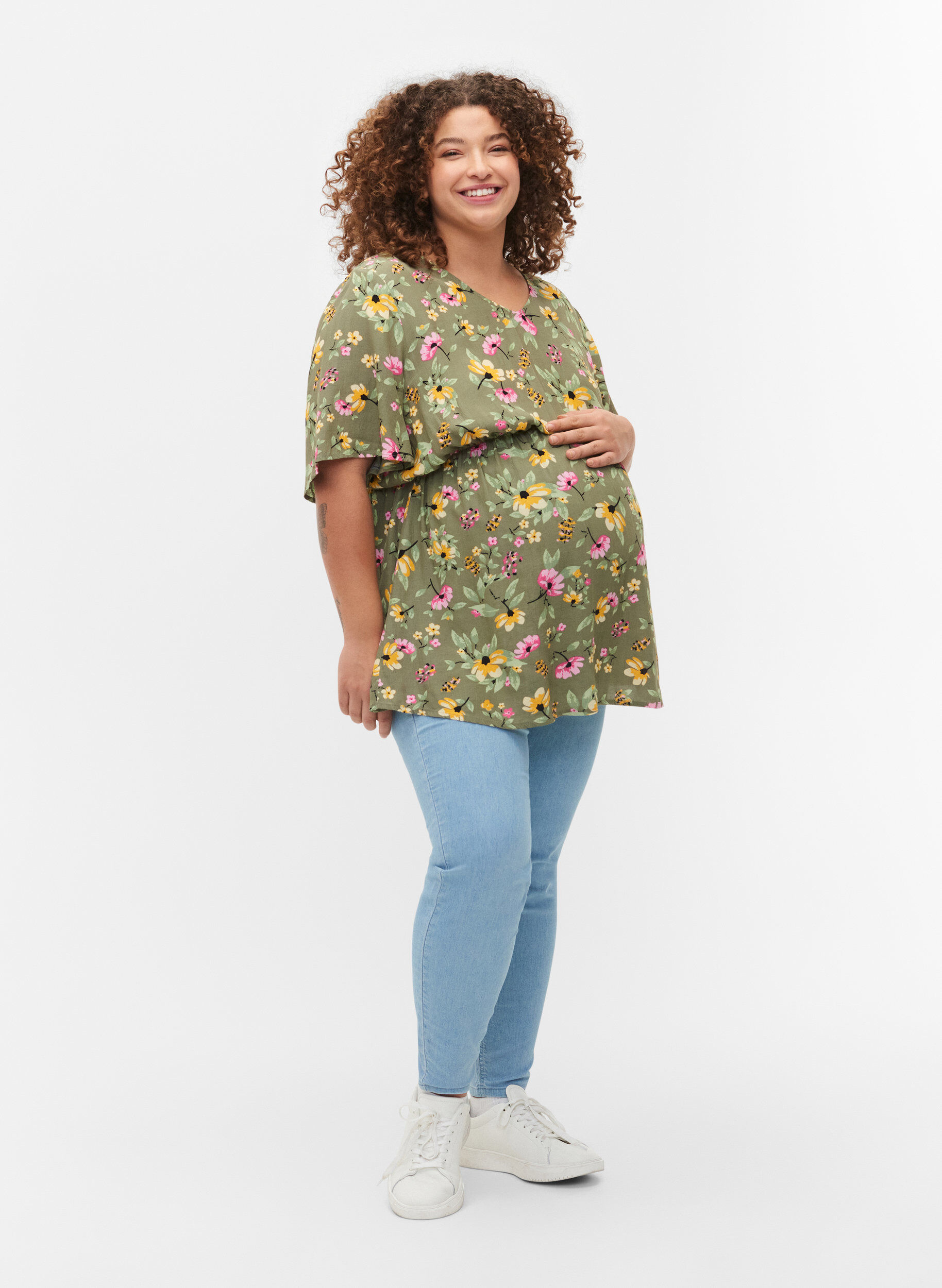 Zizzifashion Floral maternity blouse in viscose, Green Flower Print, Model image number 2