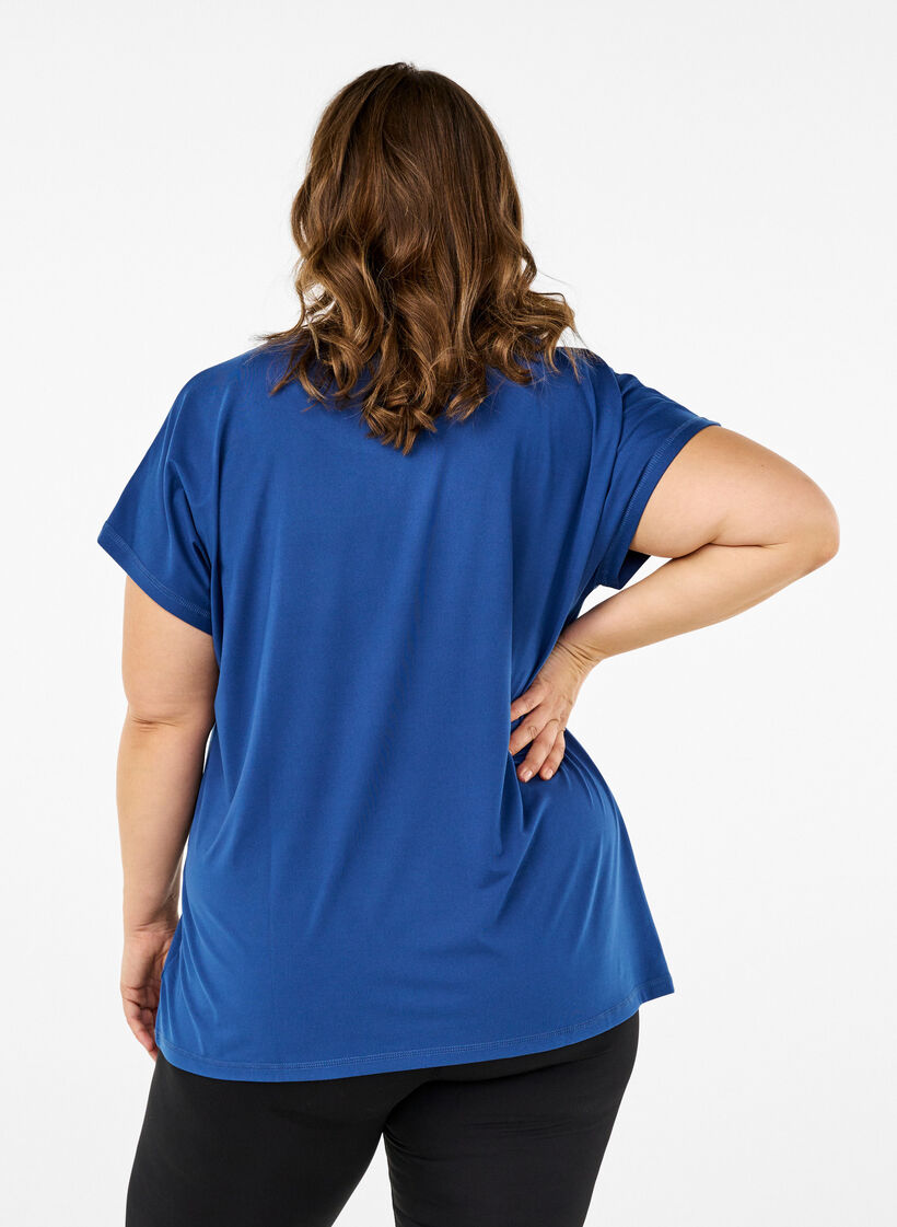 Solid-coloured workout T-shirt, Blue, Model image number 2