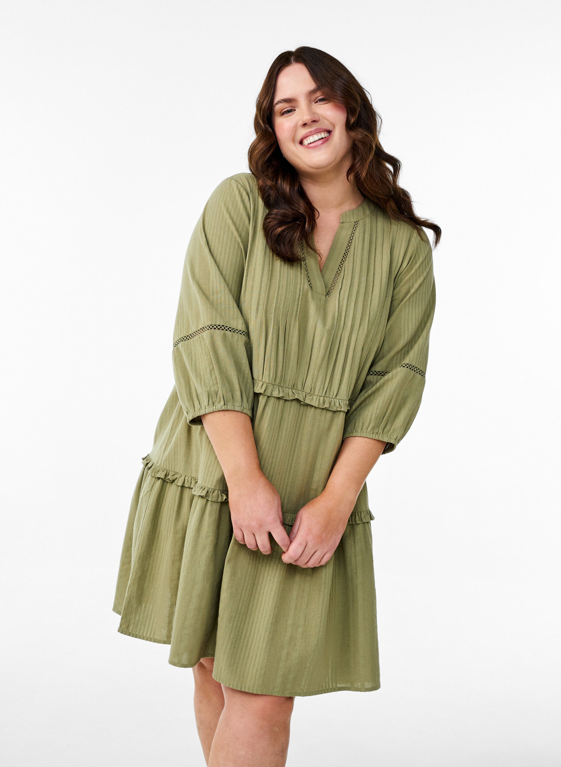 3/4 sleeve cotton dress with ruffles, Green, Model