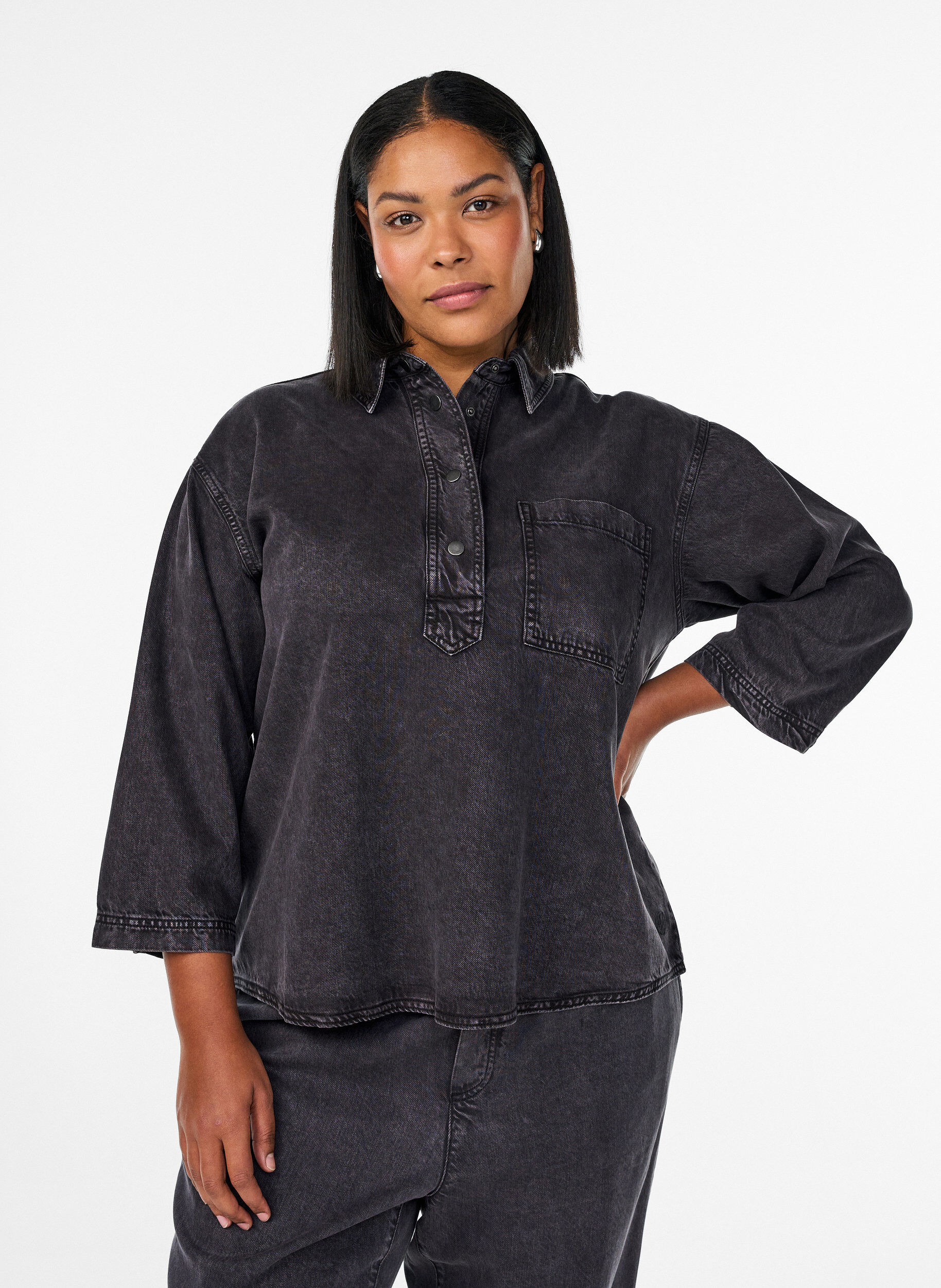 Loose denim shirt with 3/4-sleeves, Grey, Model
