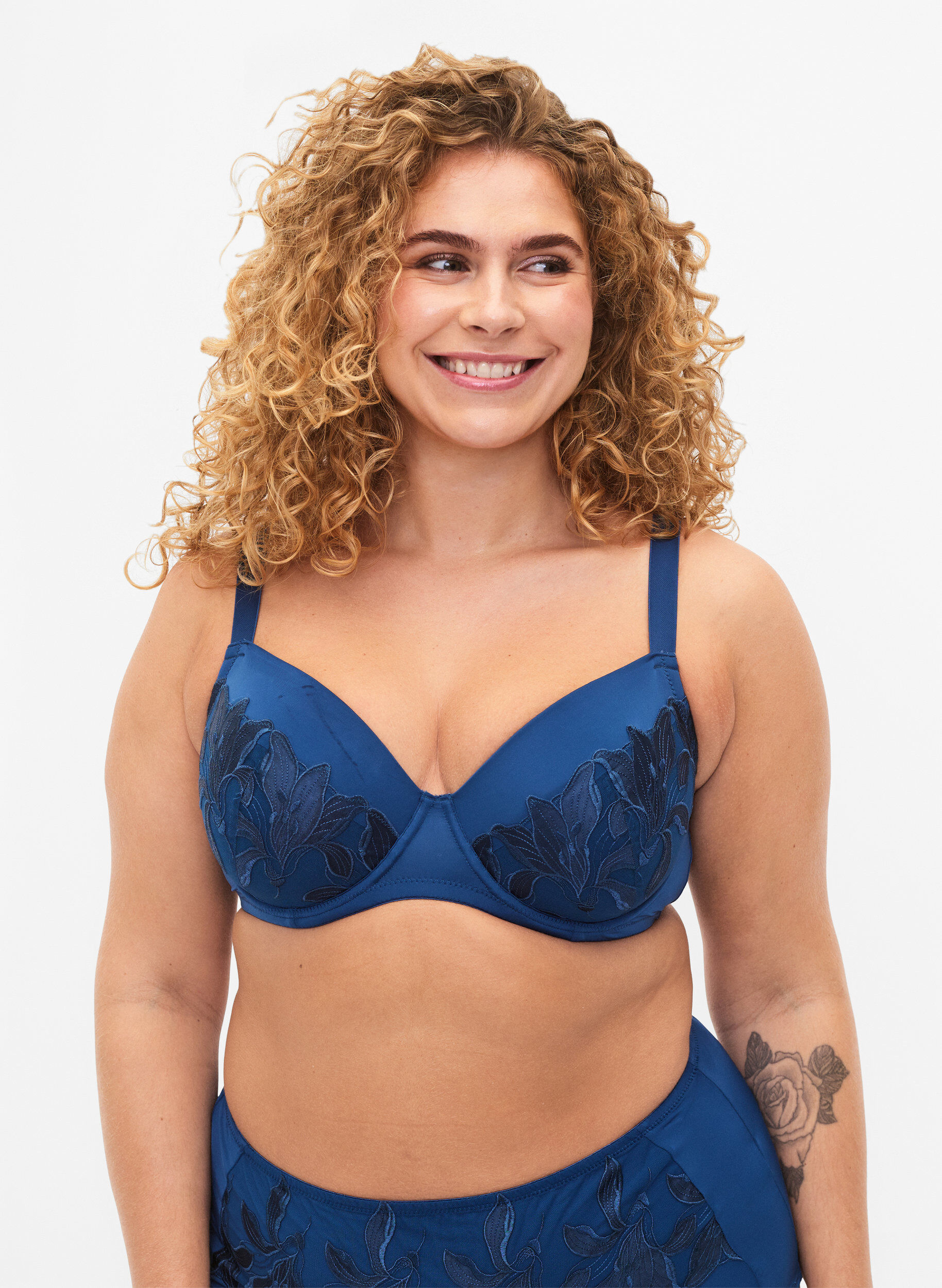 Zizzifashion Padded underwire bra with lace, Blue, Model image number 0