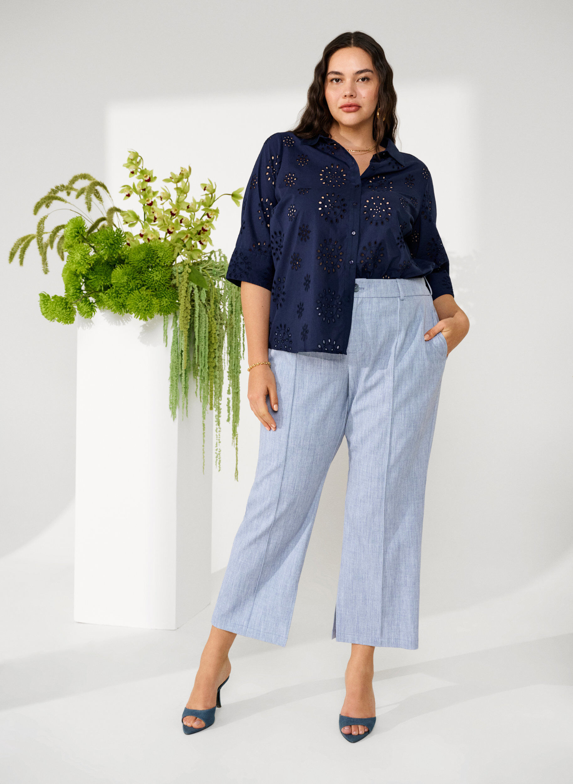 Zizzifashion Shirt blouse with embroidery anglaise and 3/4 sleeves, Navy Blazer, Image image number 0