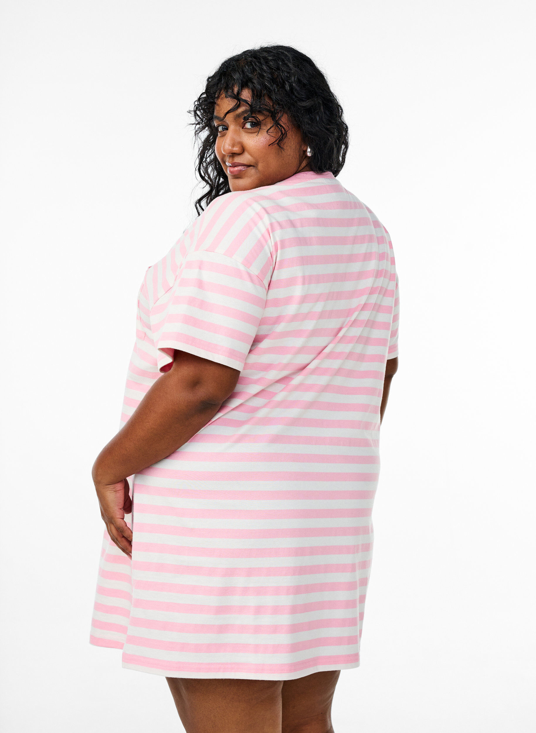 Zizzifashion Long night t-shirt in organic cotton with stripes, Pink, Model image number 2