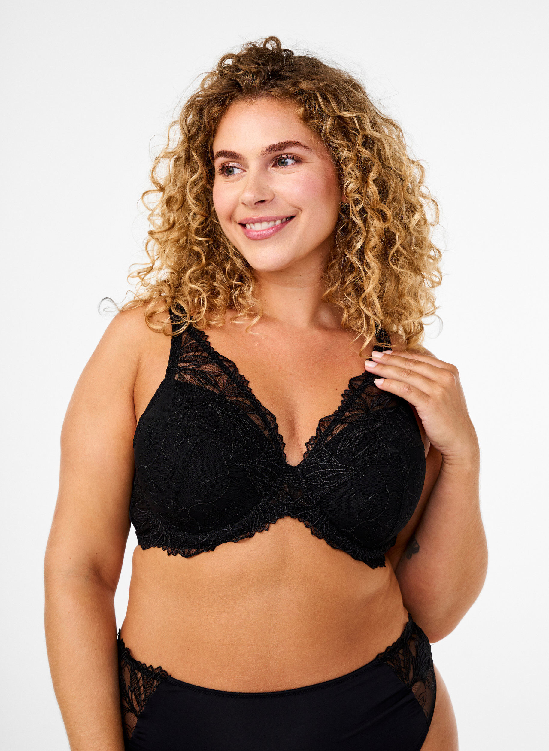 Padded lace bra with underwire, Black, Model