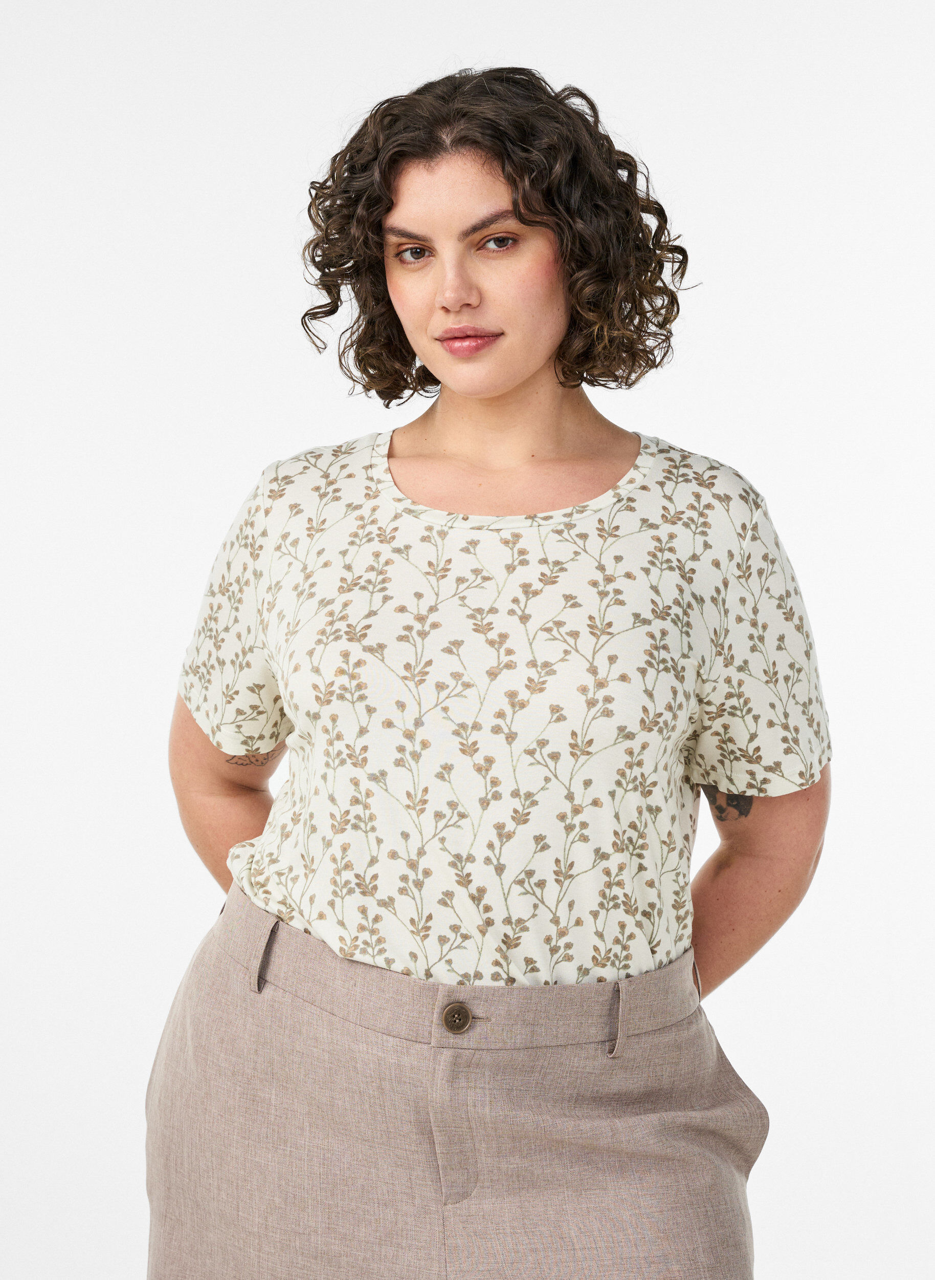 T-shirt with floral print, Vanilla, Model