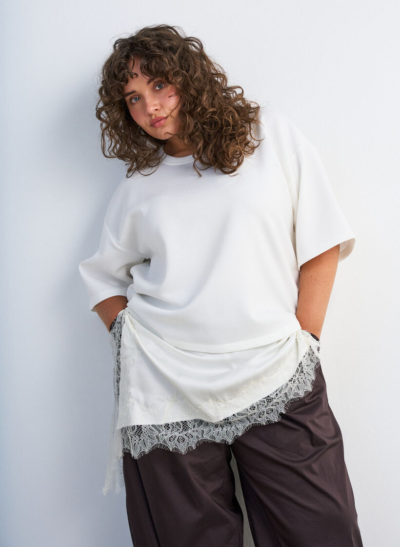 Jersey blouse with a layered look and lace, Vanilla, Model image number 2