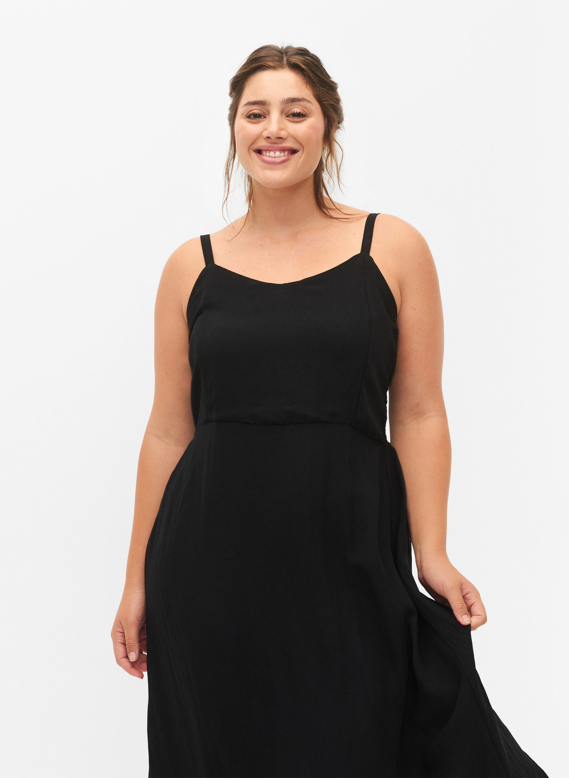 Zizzifashion Plain coloured viscose strap dress with smock, Black, Model image number 2