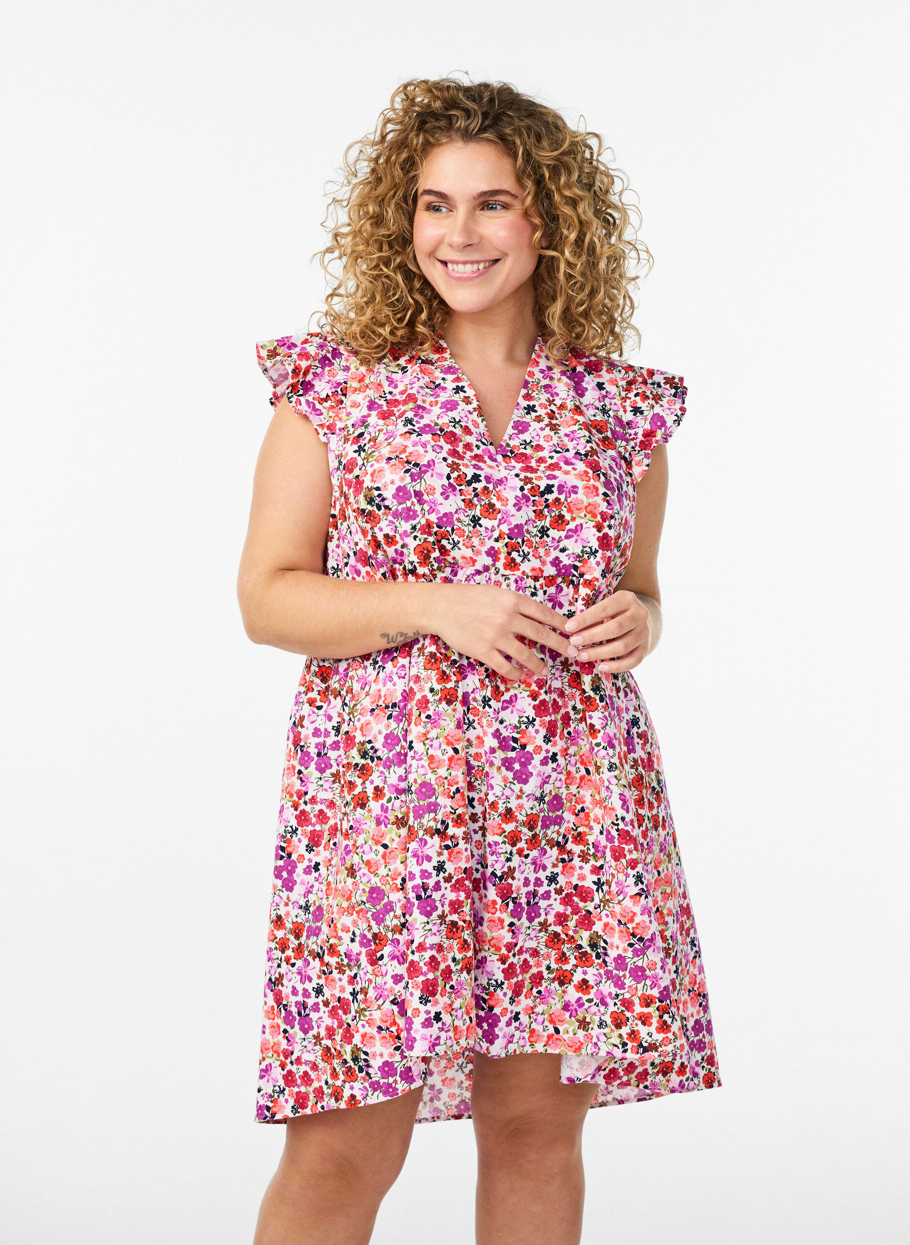 Zizzifashion Floral cotton dress with ruffles and V-neck, Pink, Model image number 0