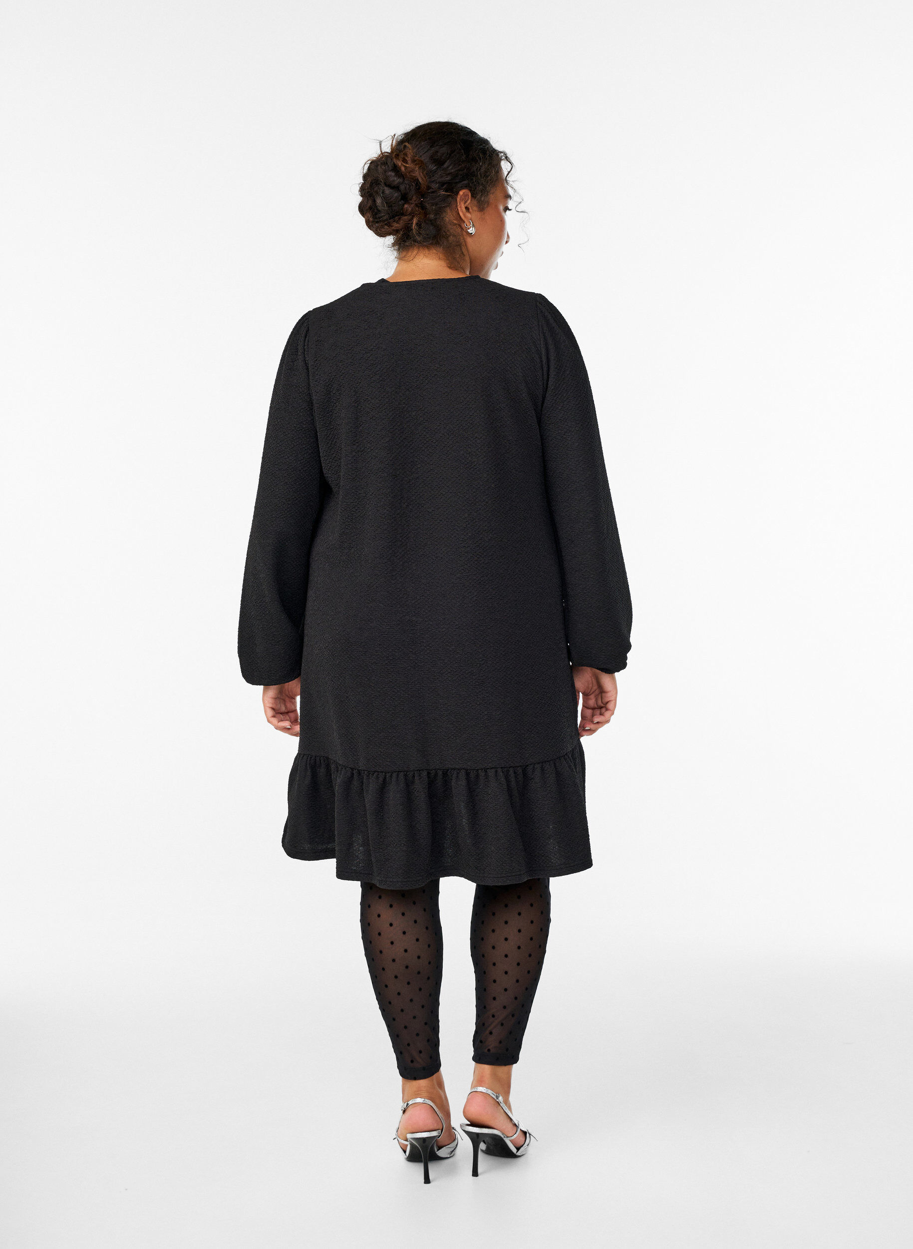 Zizzifashion Short textured dress with a ruffle hem, Black, Model image number 2