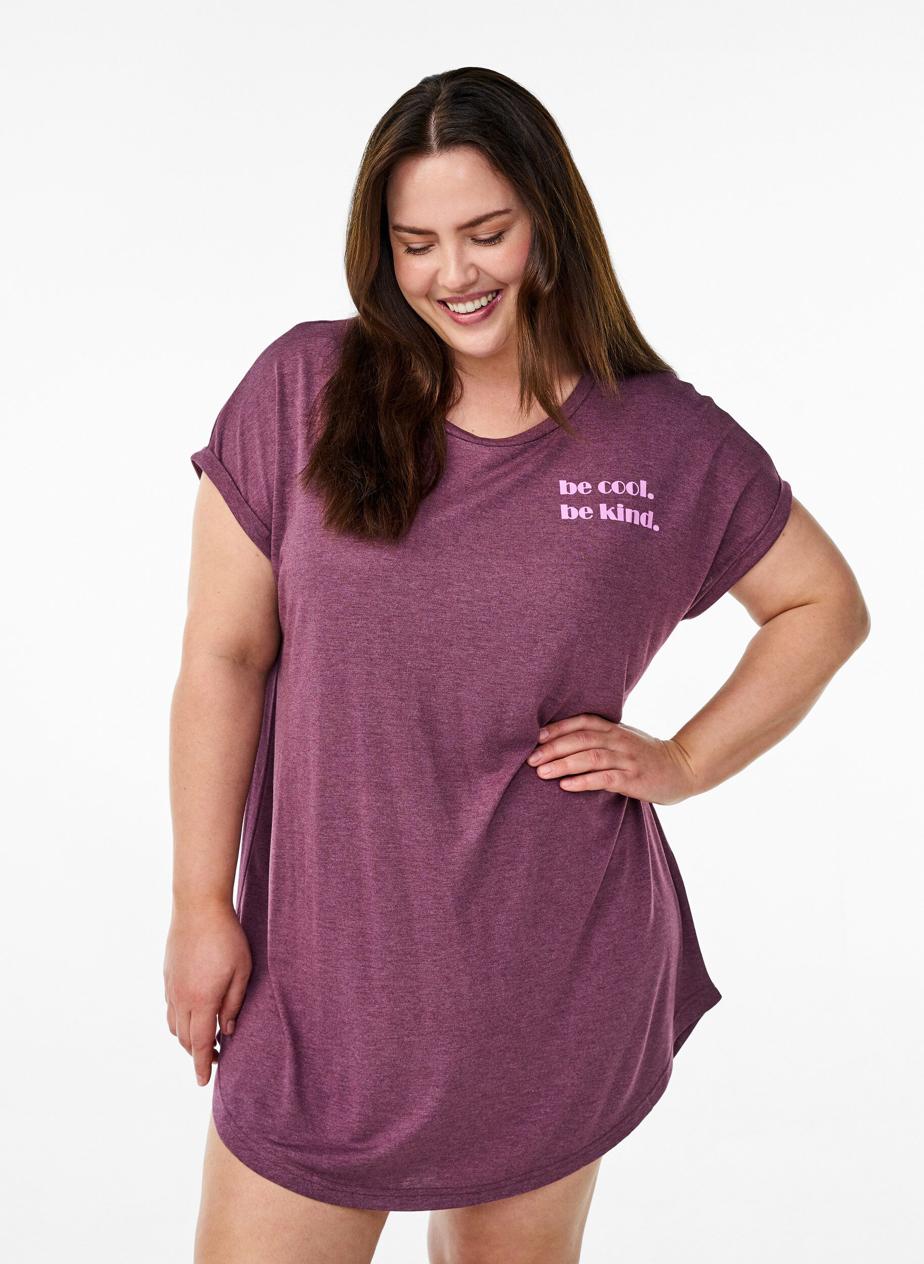 Short sleeve nightgown with text print, Dark Bordeaux, Model