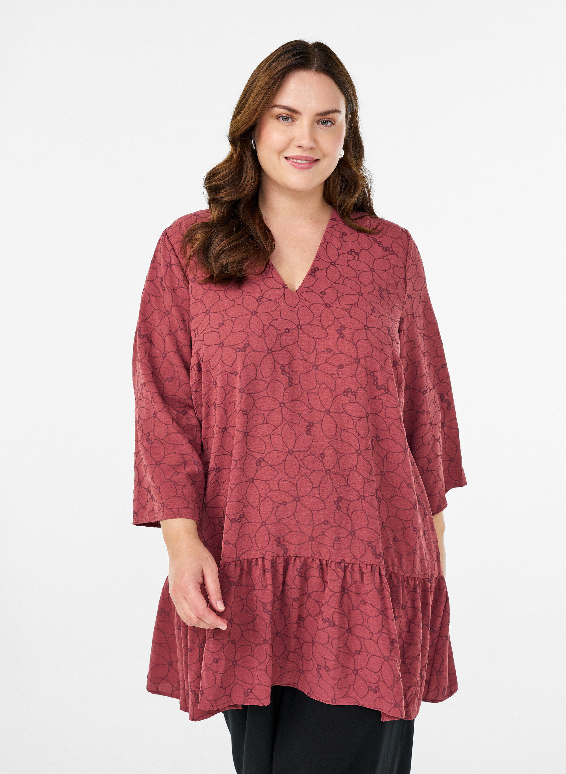 Tunic with embroidered floral pattern and 3/4 sleeves, Rose, Model