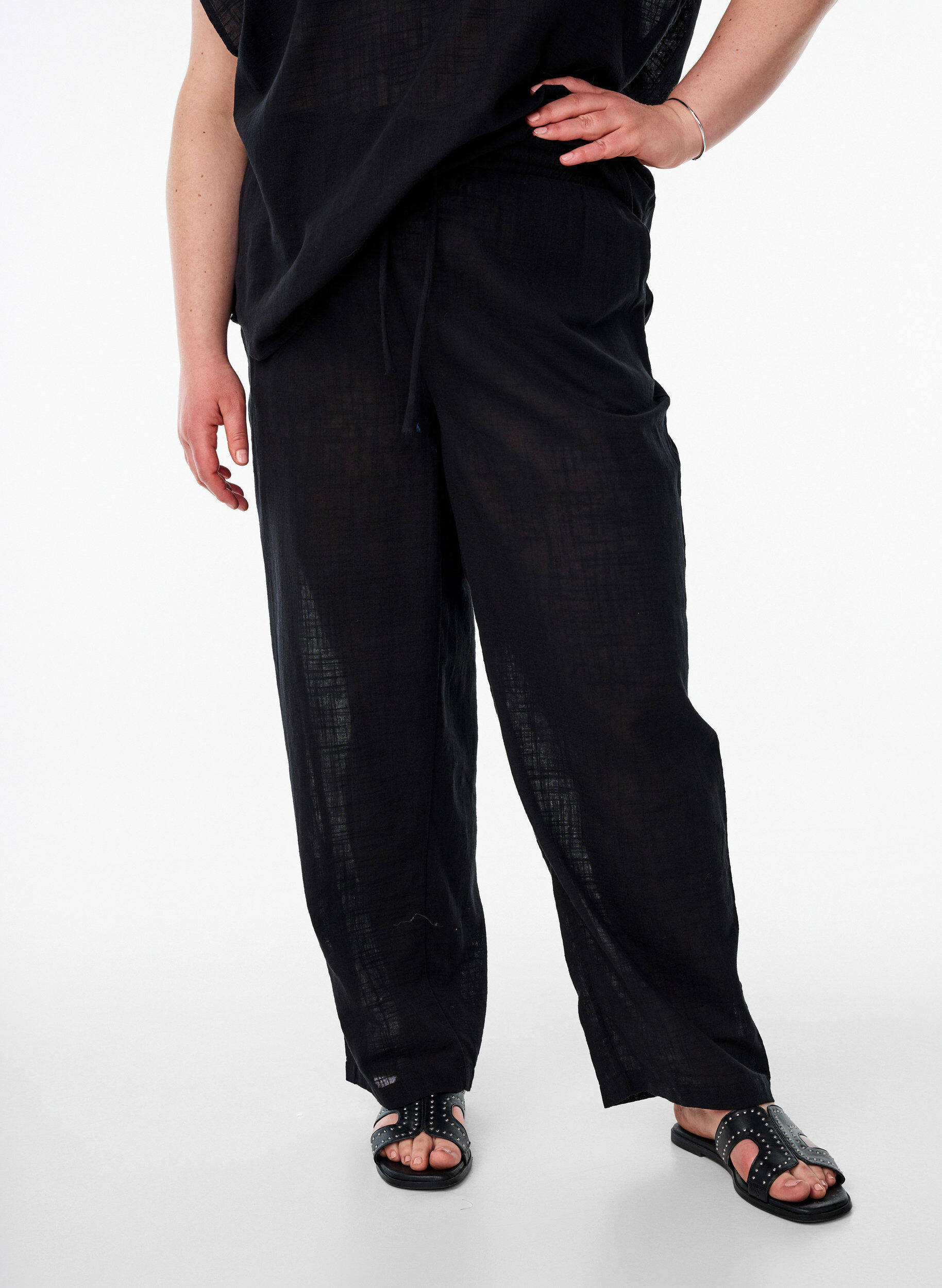 Zizzifashion FLASH - Straight fit trousers with high waist, Black, Model image number 2