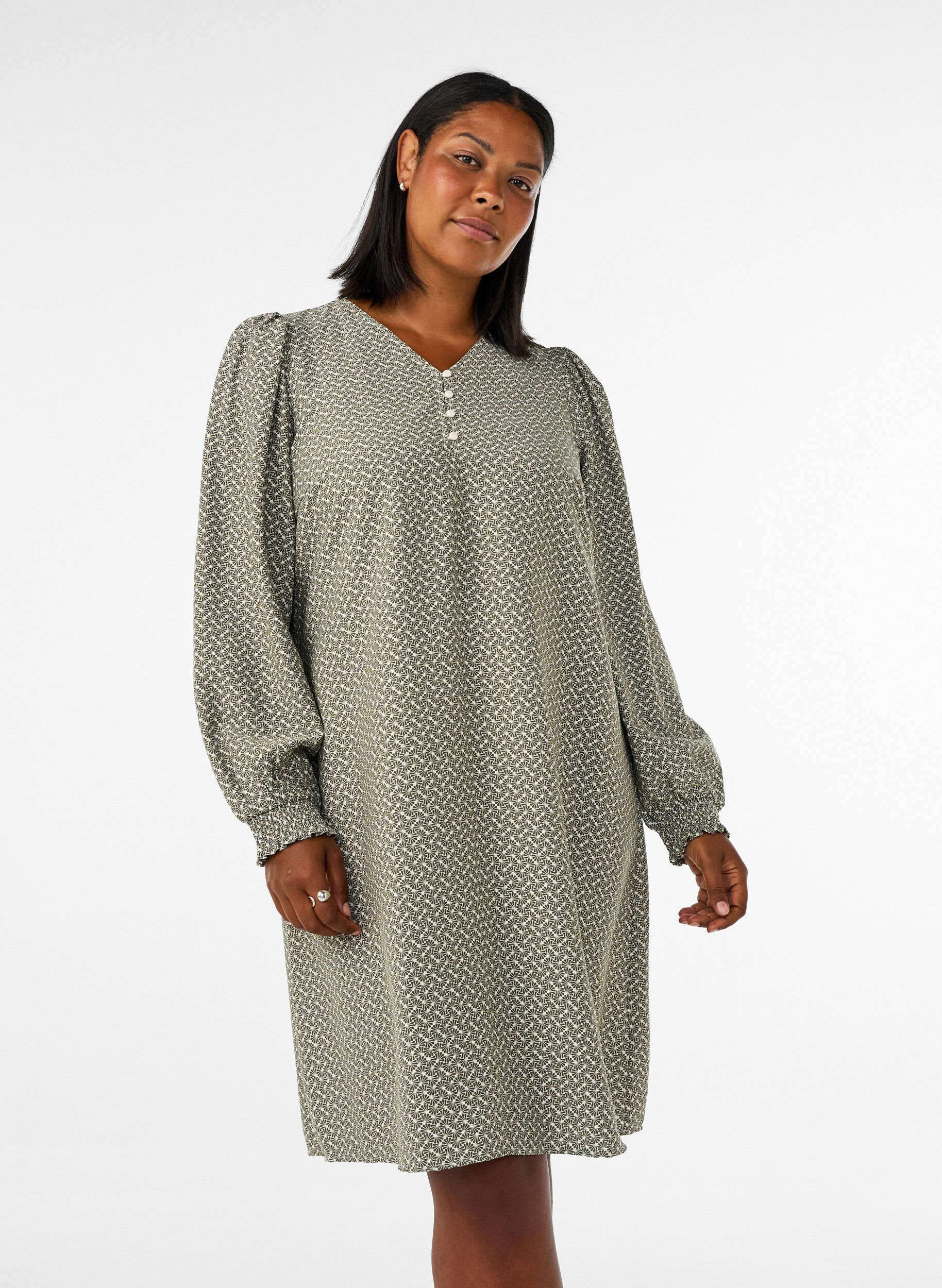 Patterned viscose dress with long sleeves, Green, Model