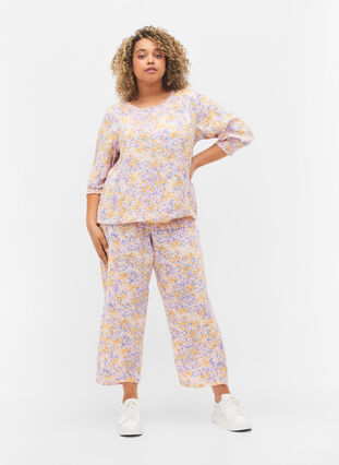 Cropped viscose trousers with floral print, Rose Ditsy AOP, Model image number 0
