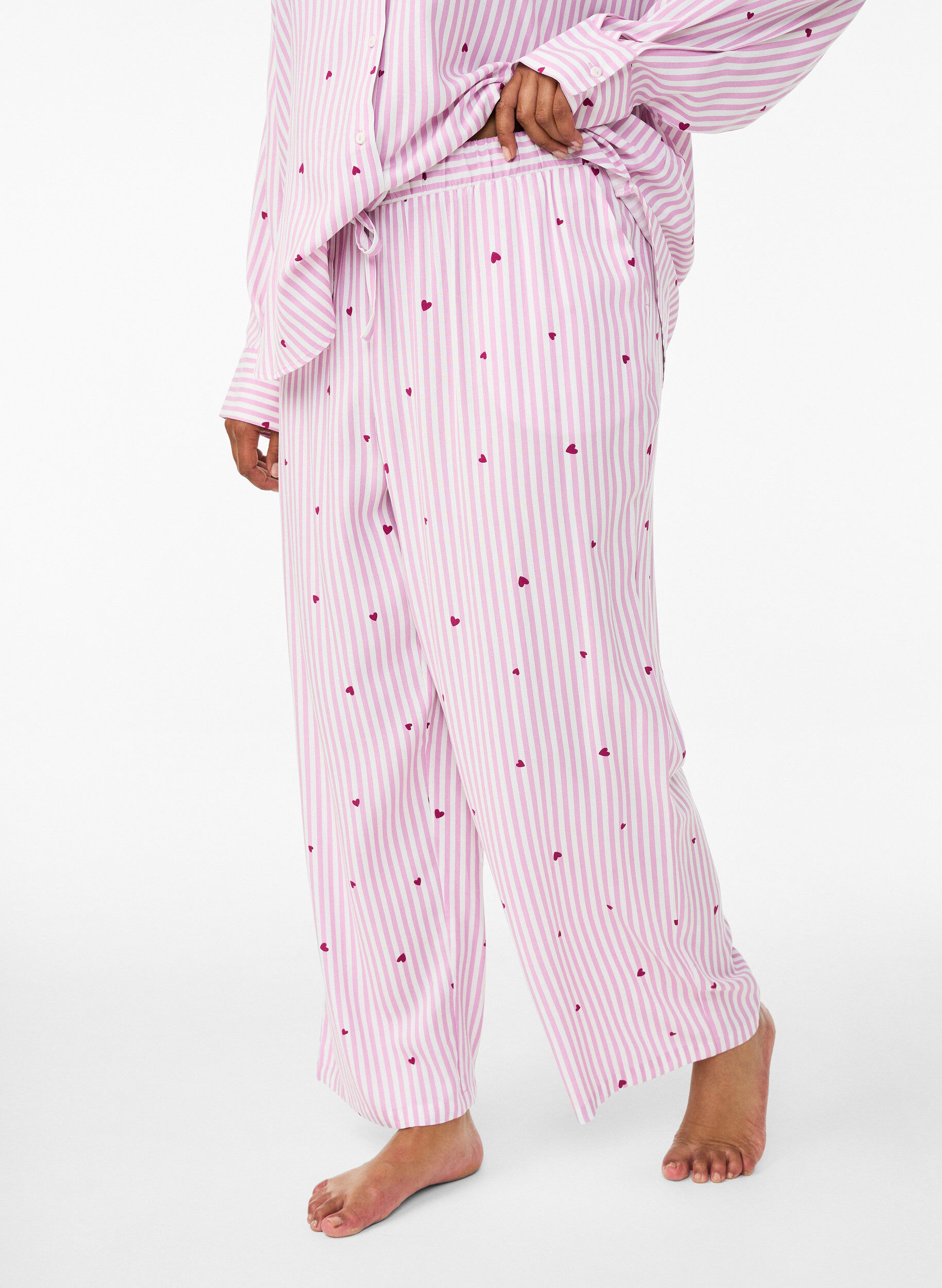 Zizzifashion Loose night trousers with stripes and hearts, Rose, Model image number 2