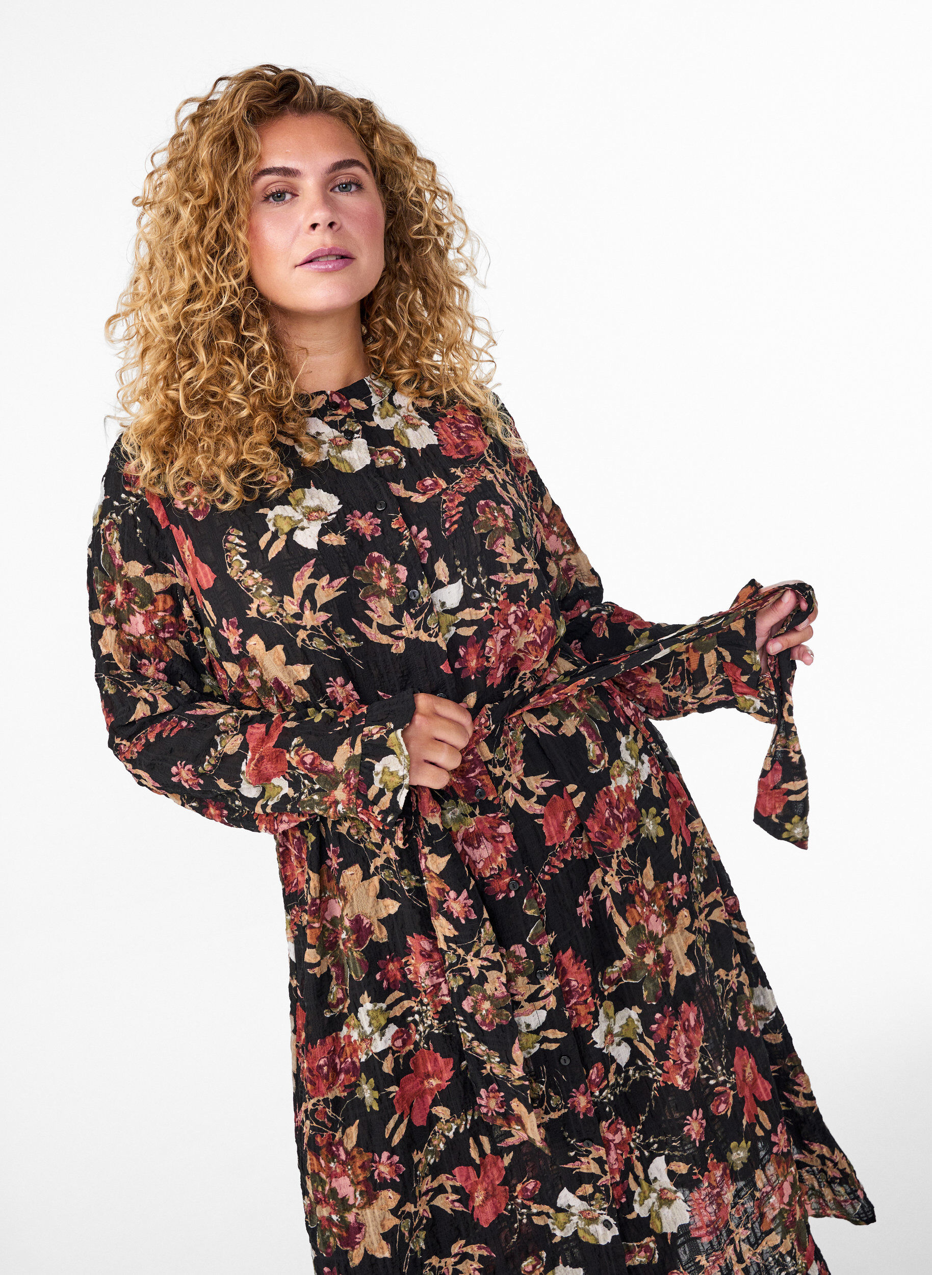 Zizzifashion Midi dress with floral print and detachable tie belt, Black, Model image number 2