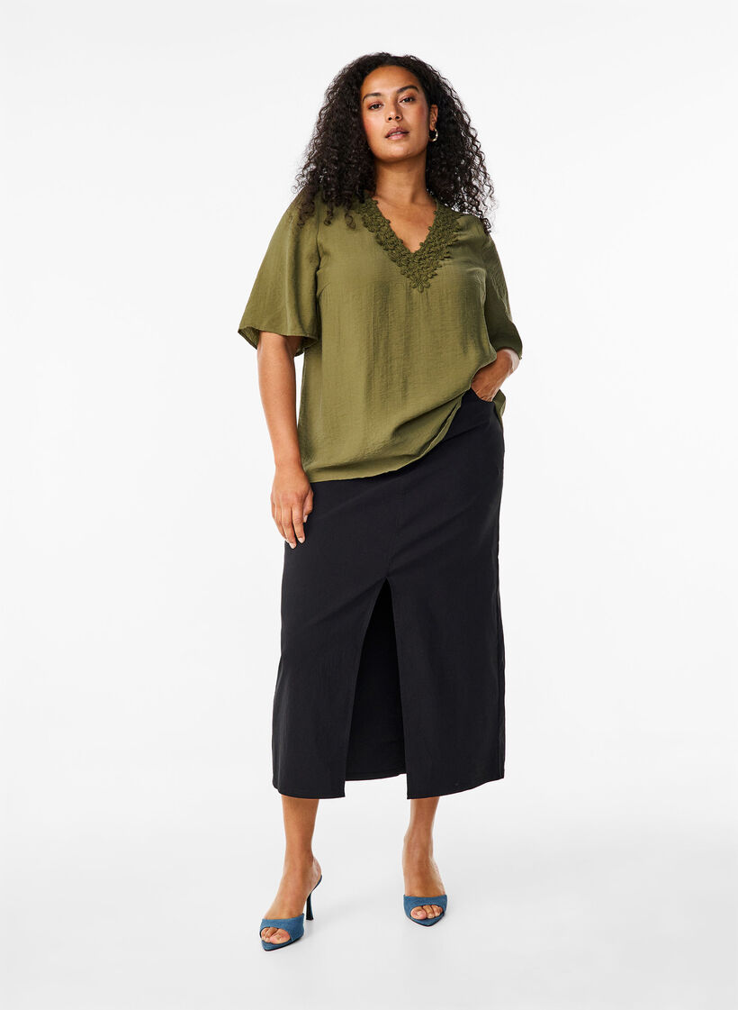 Viscose blouse with v-neck and embroidery detail, Green, Model image number 1