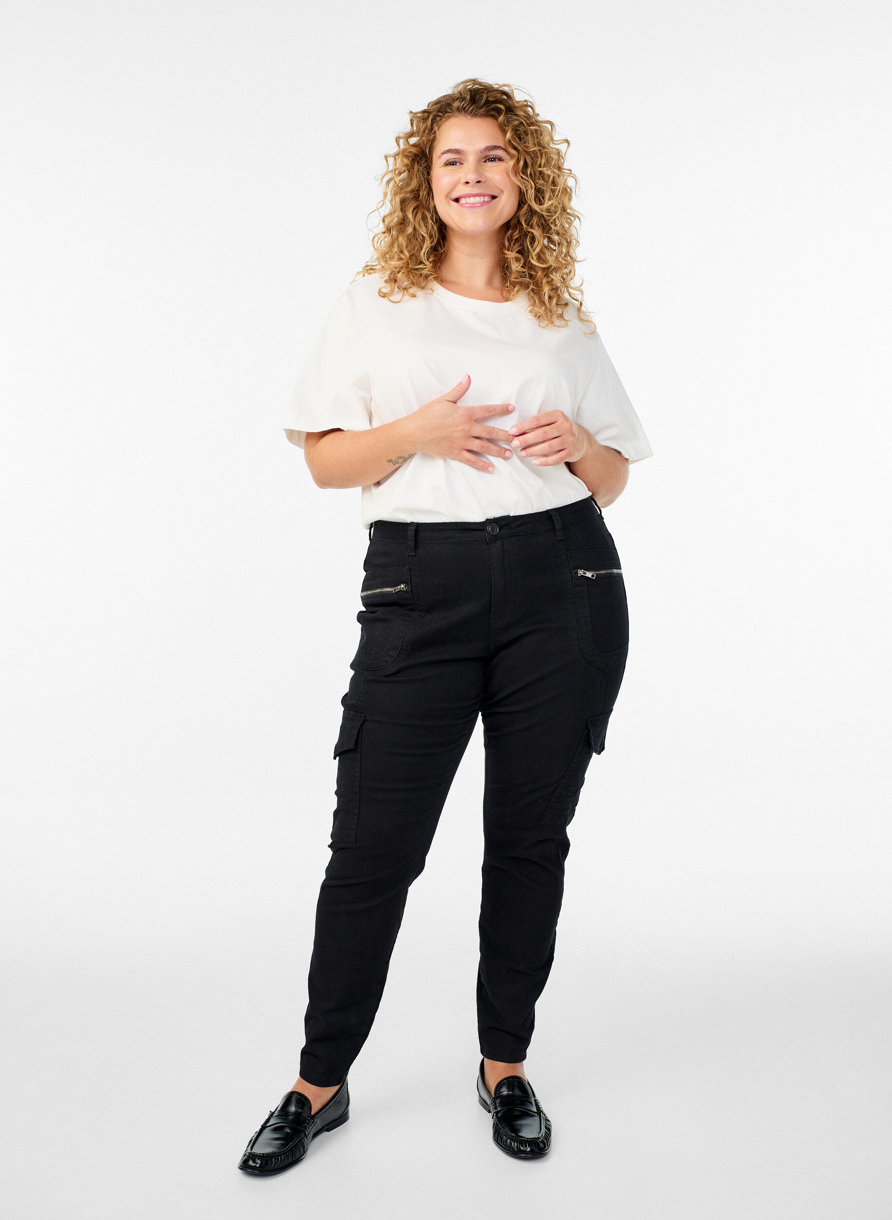 Slim fit trousers with cargo pockets, Black, Model