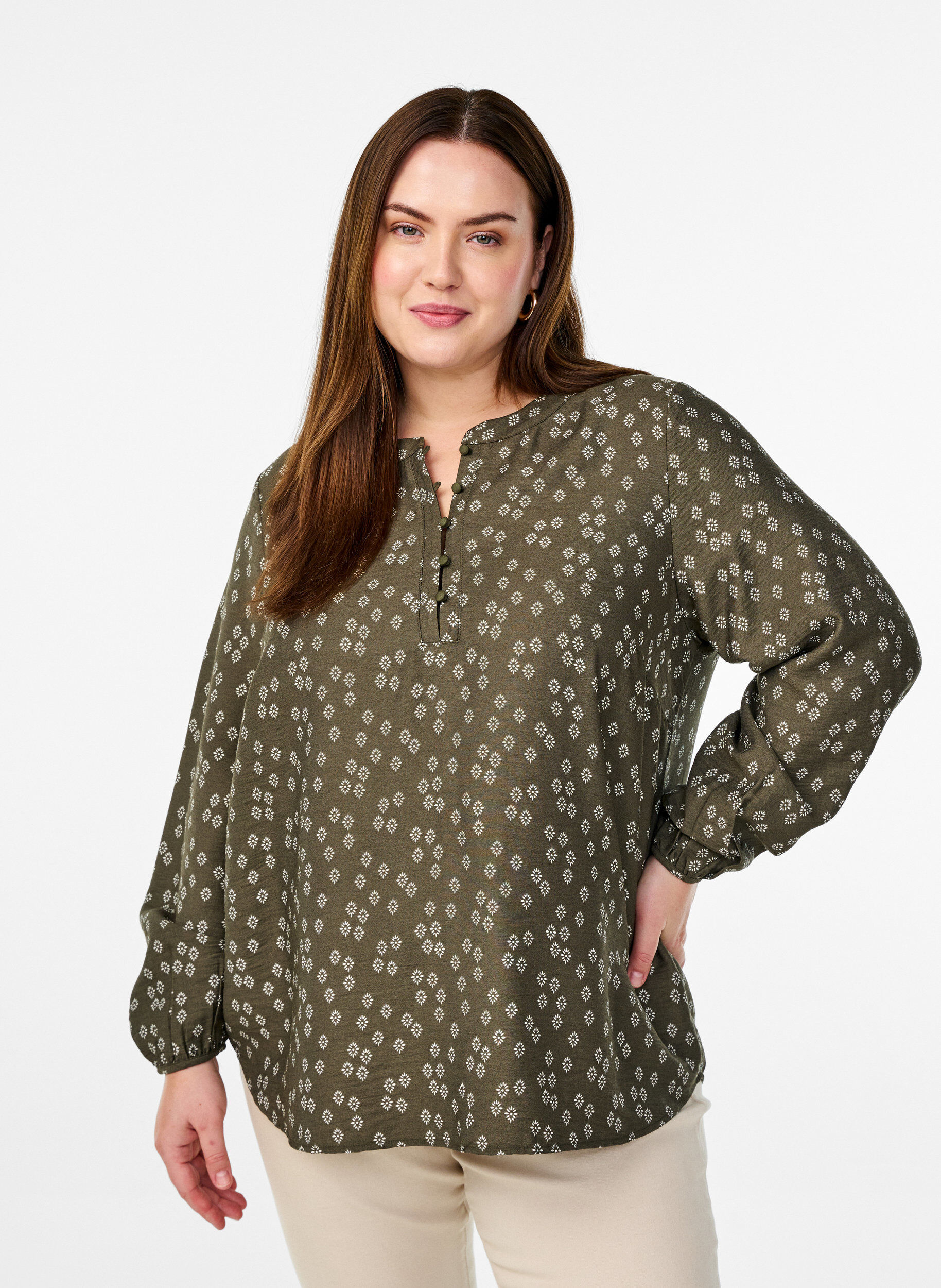 Long-sleeved blouse with pattern and buttons, Green, Model