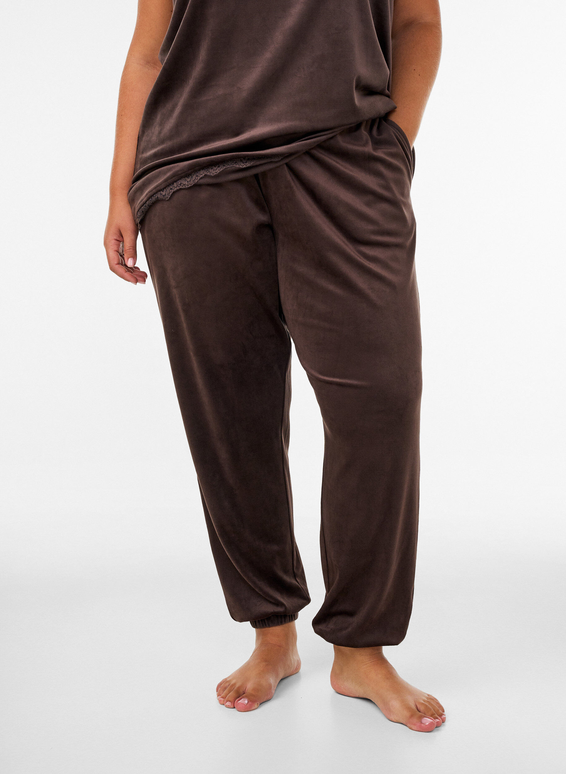 Loose velour trousers, Brown, Model
