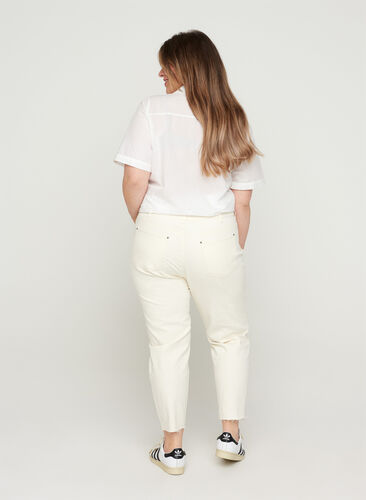 Cropped Mille mom jeans with raw hems, Ecru, Model image number 1