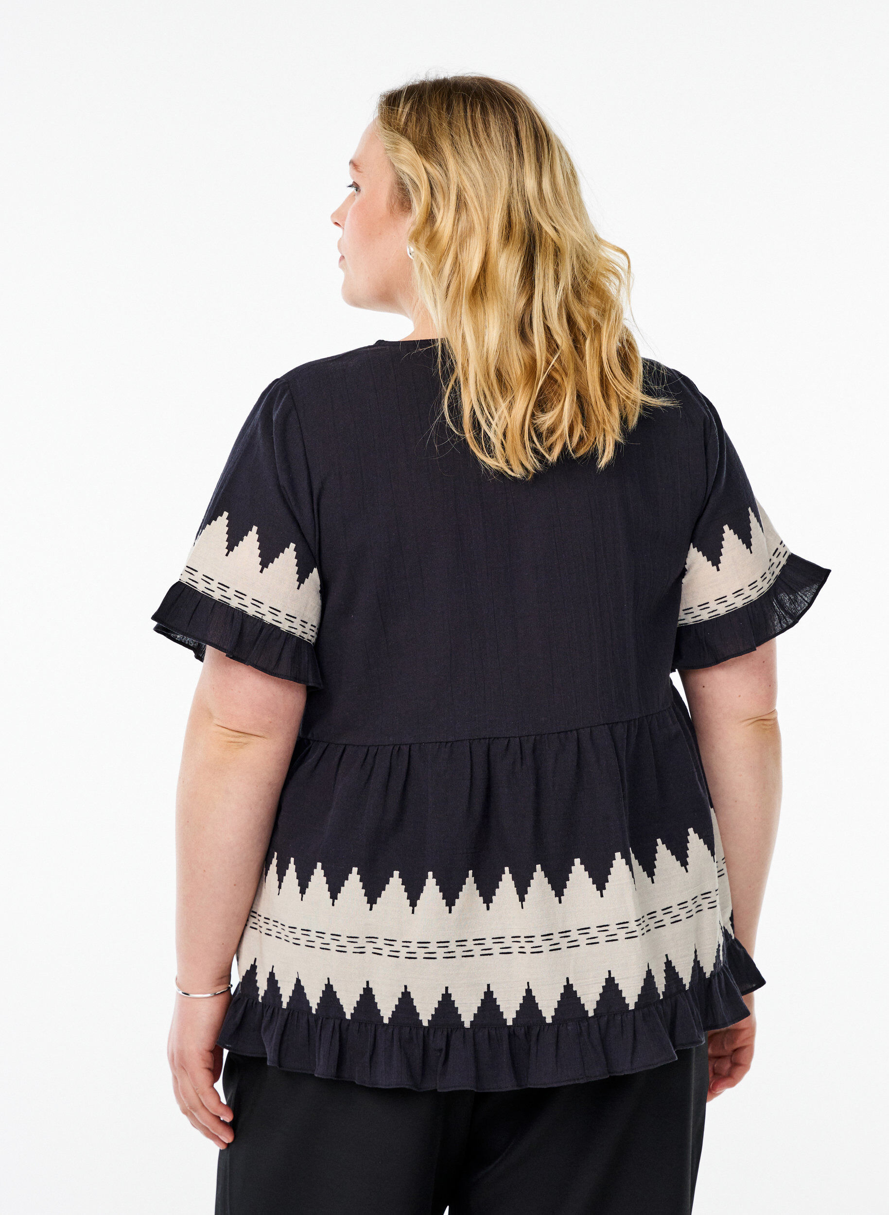 Zizzifashion Short-sleeved blouse with ruffles and graphic pattern, Black, Model image number 2