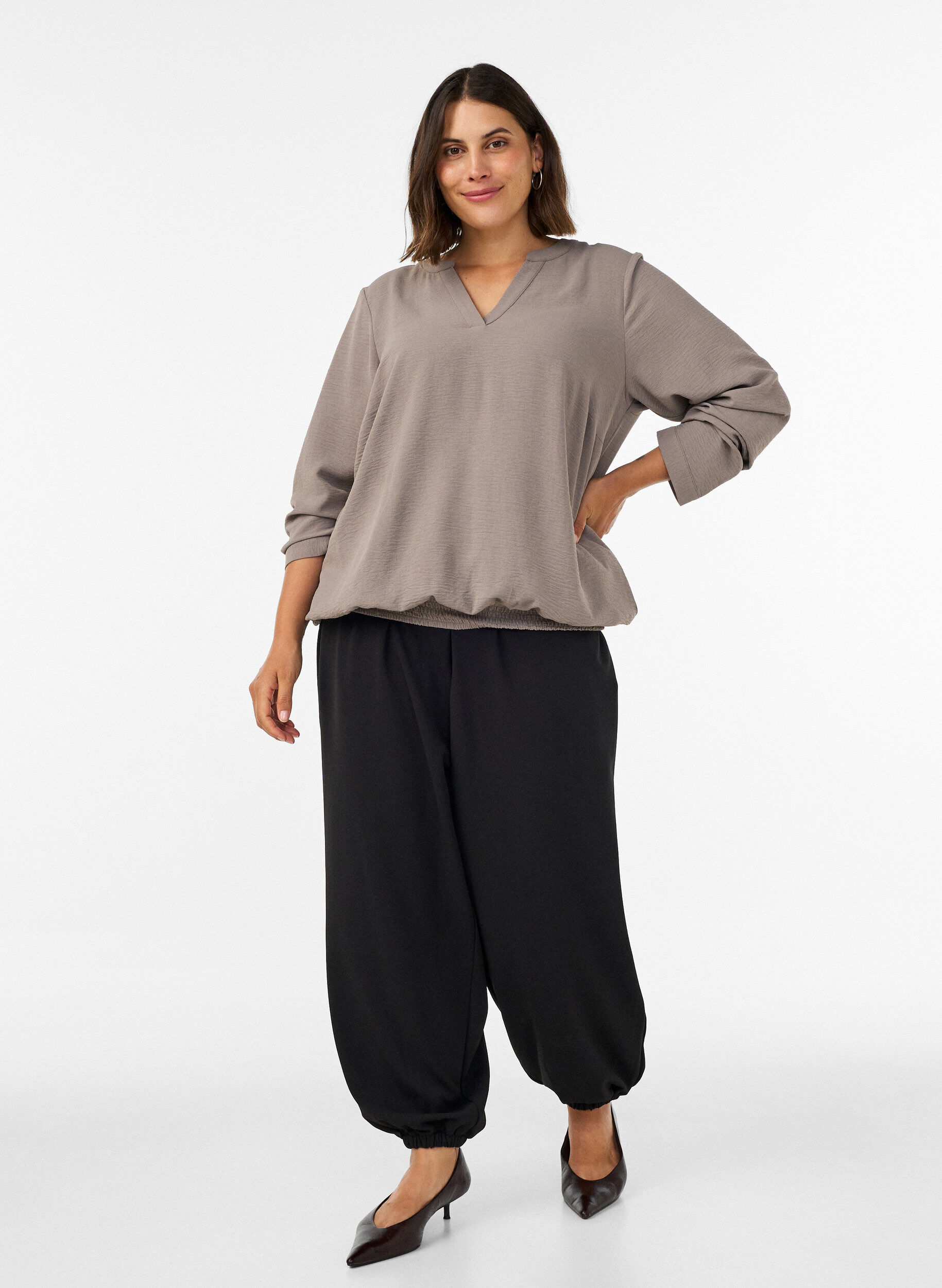 ZizzifashionBalloon silhouette blouse with V-neck, Beige, Model image number 1