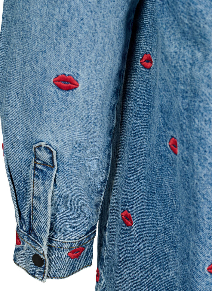 Loose denim shirt with embroidered lips, Light Blue Kiss, Packshot image number 4
