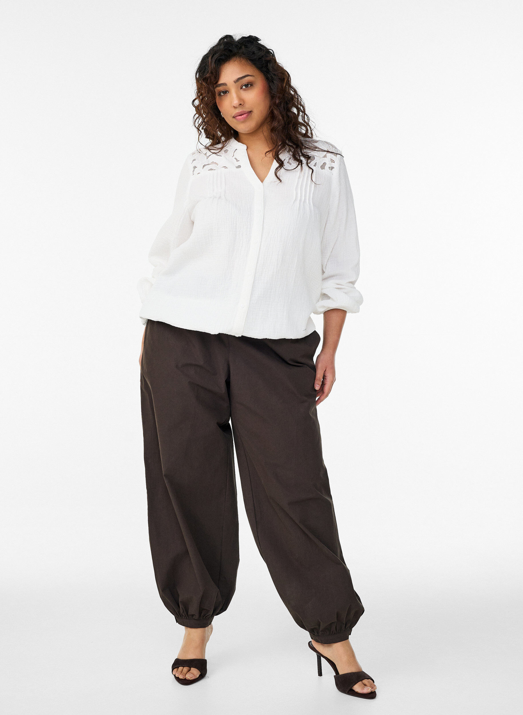 Zizzifashion Cotton muslin blouse with embroidered details, White, Model image number 1