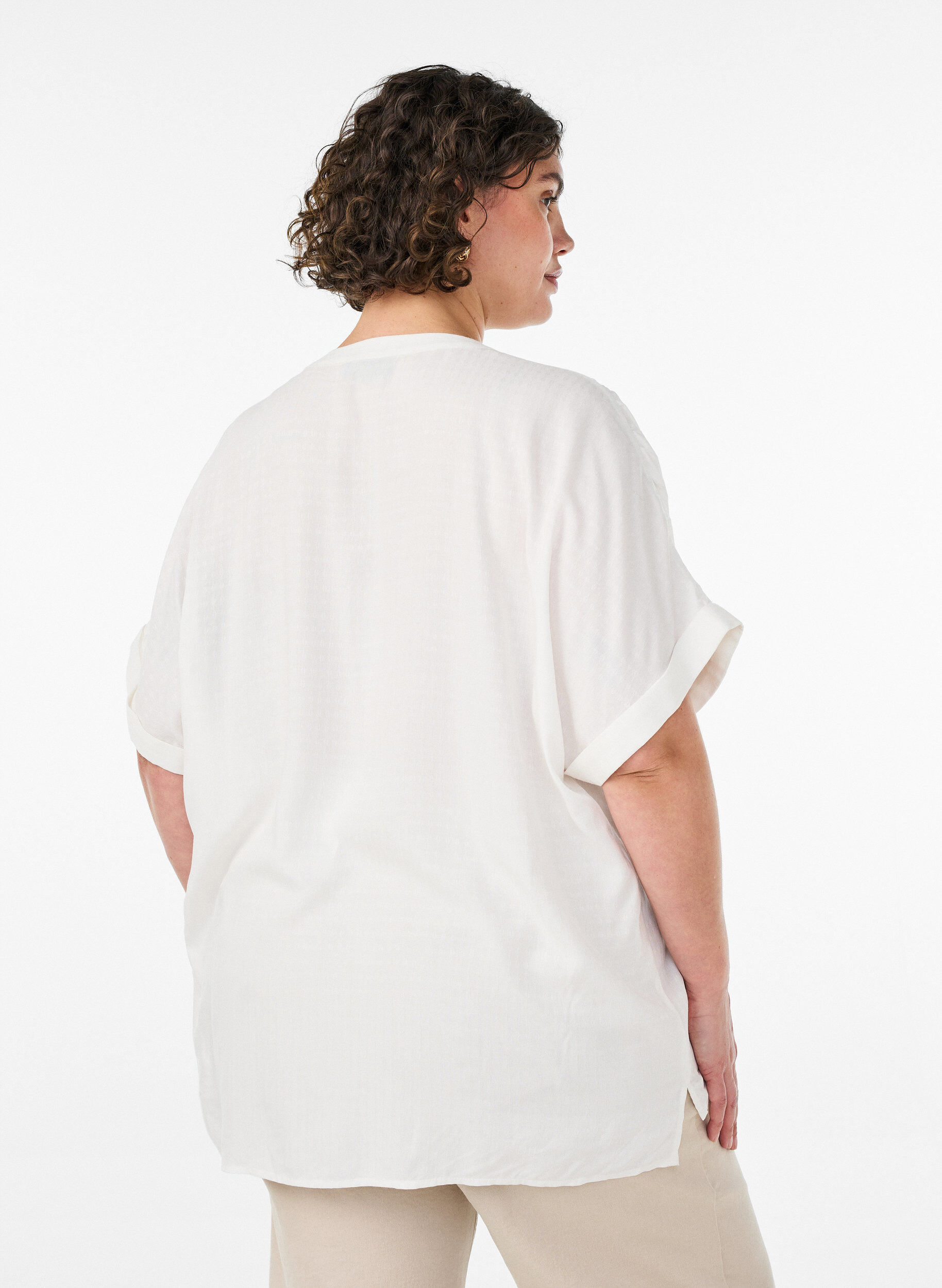 Zizzifashion Viscose shirt with short sleeves and ruched detail, Vanilla, Model image number 2