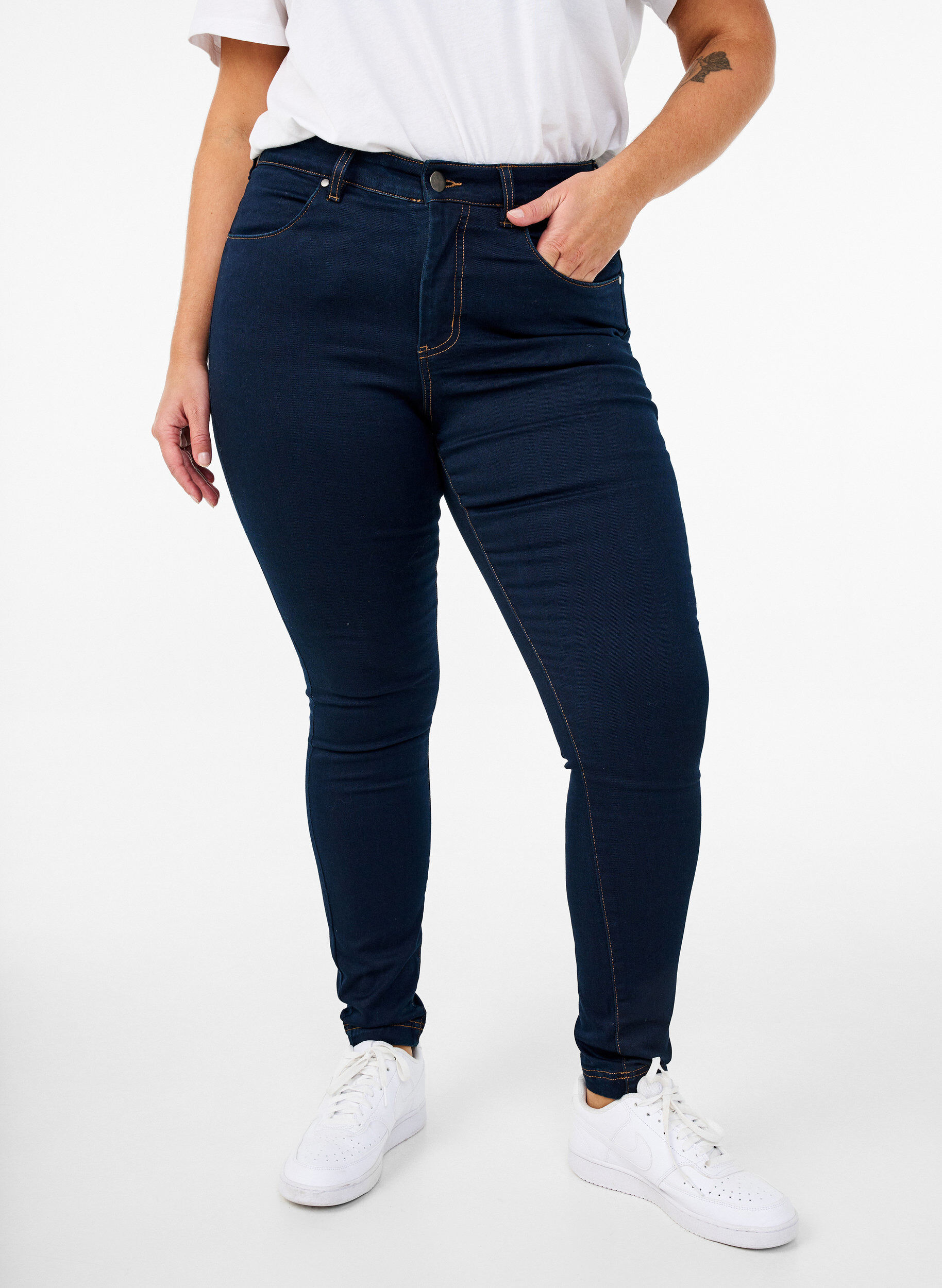 Zizzifashion Super slim Amy jeans with high waist, Unwashed, Model image number 2