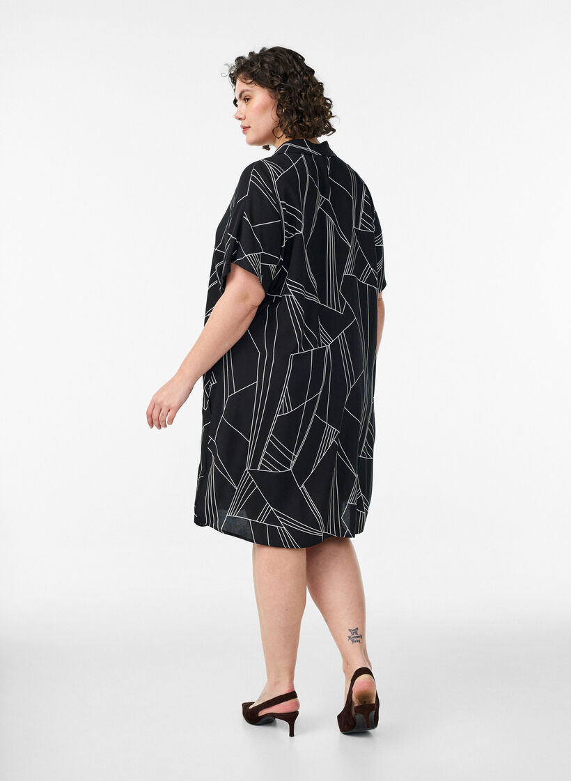 Loose-fitting long shirt in viscose, Black, Model image number 2
