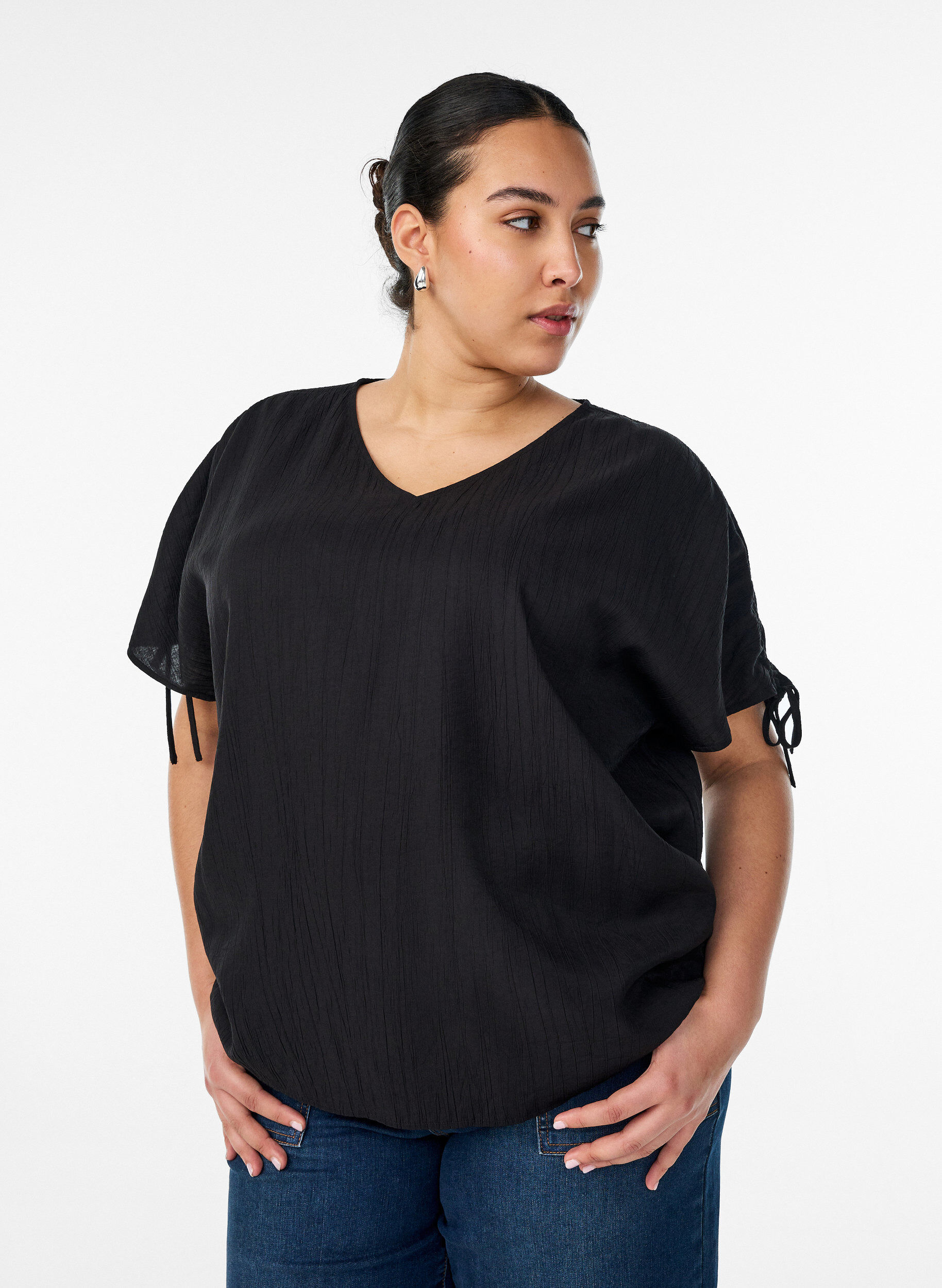 Viscose blouse with ruched sleeves, Black, Model