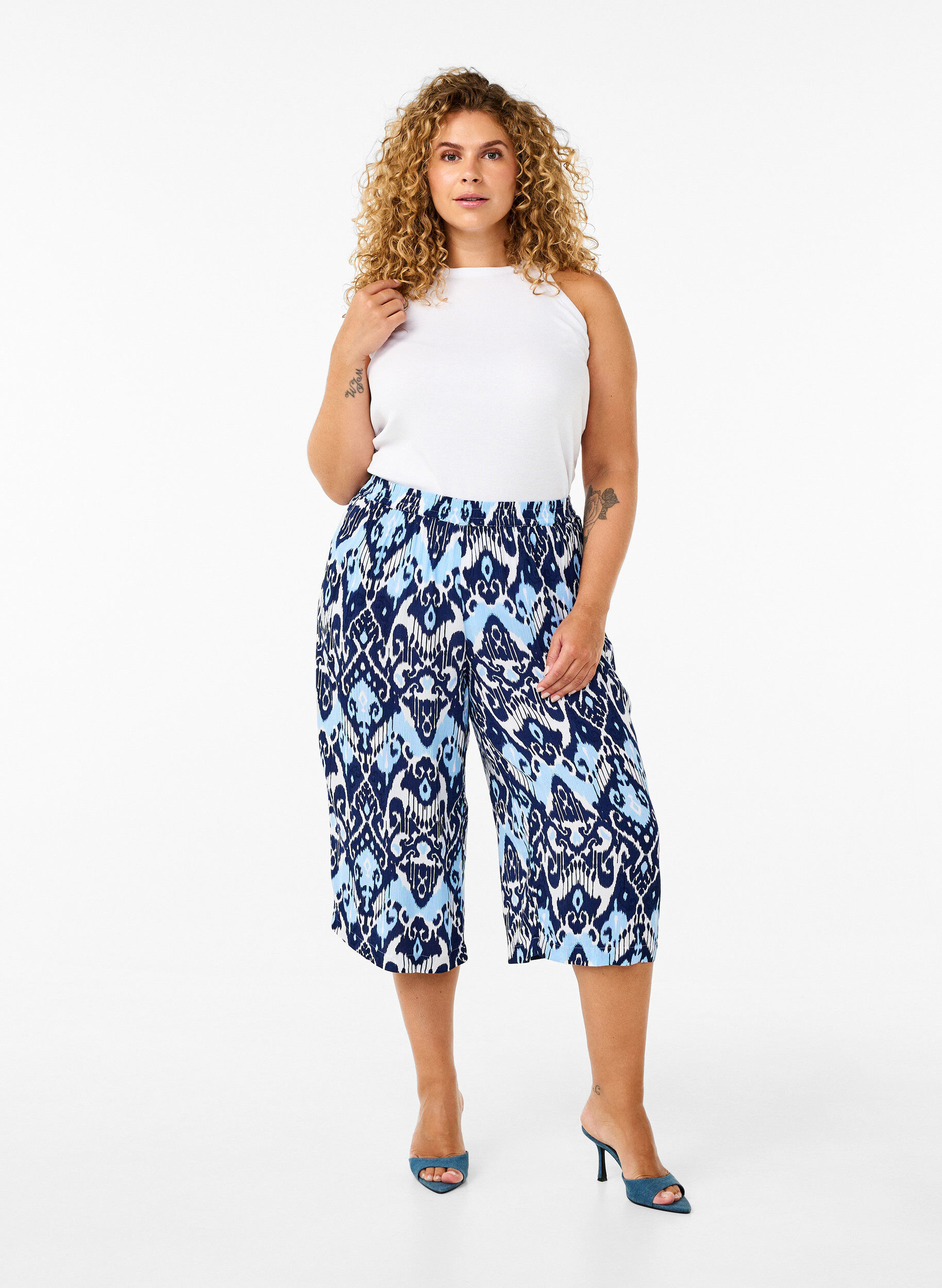 Zizzifashion Viscose culotte trousers with print, Blue Ethnic AOP, Model image number 0